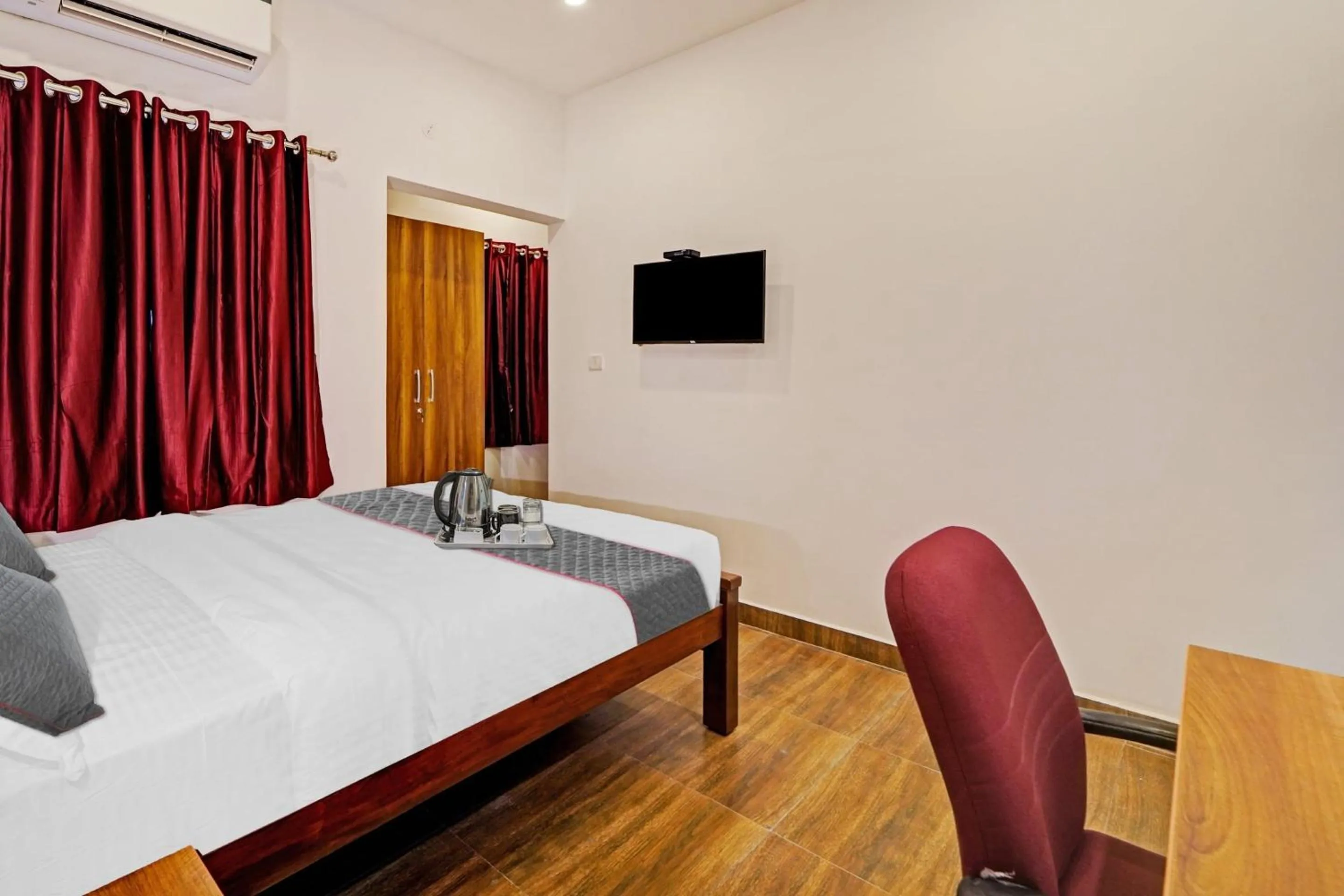 Bedroom, Bed in Super Townhouse ORCHID RESIDENCY Near T.Nagar