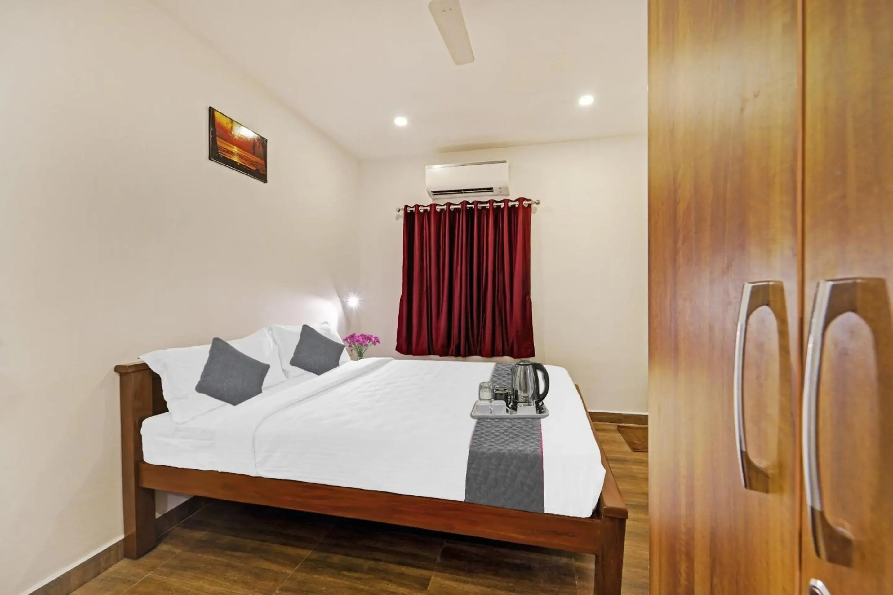 Bedroom, Bed in Super Townhouse ORCHID RESIDENCY Near T.Nagar Bedroom, Bed in Super Townhouse ORCHID RESIDENCY Near T.Nagar