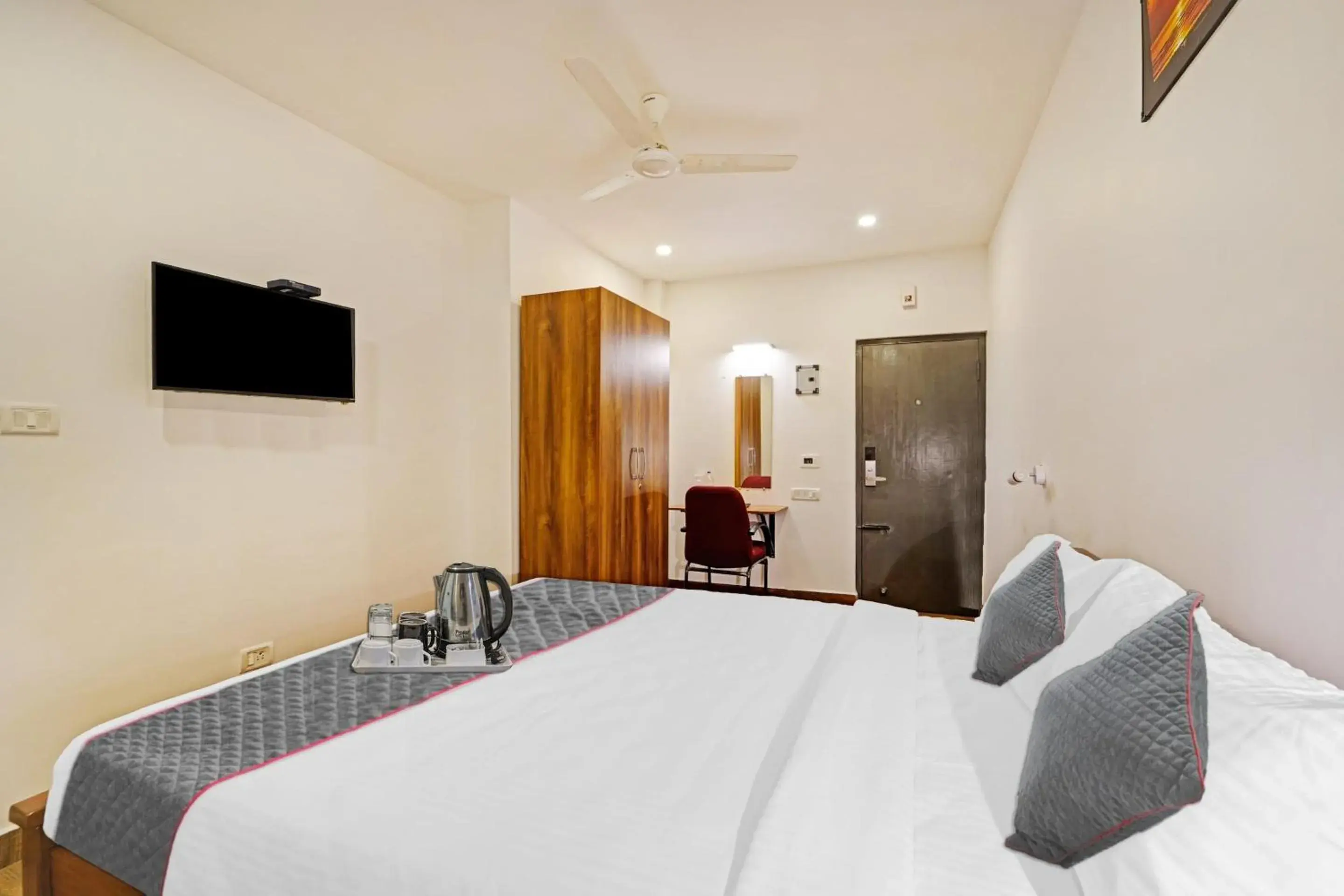 Bedroom, Bed in Super Townhouse ORCHID RESIDENCY Near T.Nagar Bedroom, Bed in Super Townhouse ORCHID RESIDENCY Near T.Nagar