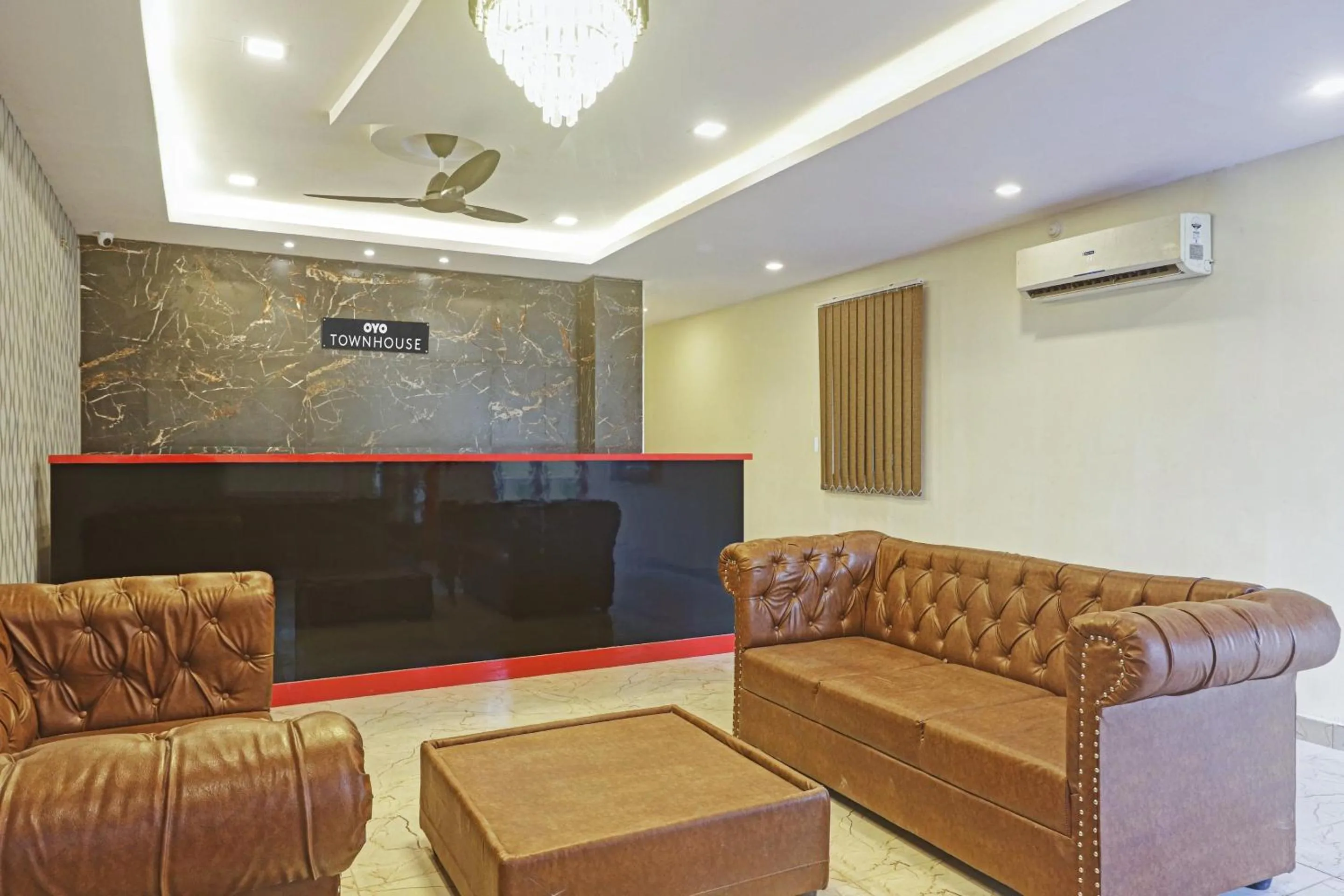 Lobby or reception in Townhouse Ragas Grand