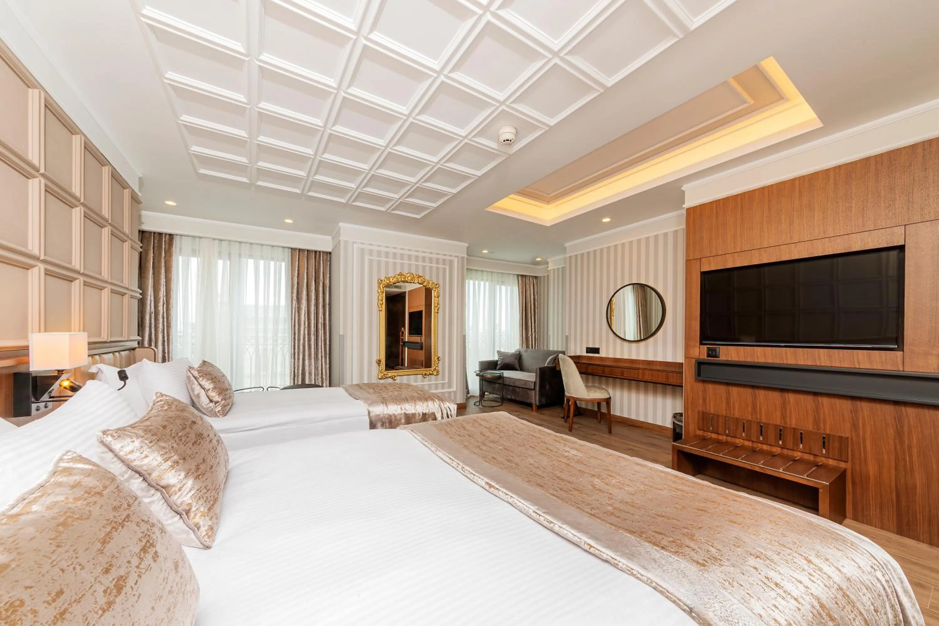 Photo of the whole room, Bed in Mukarnas Pera Hotel