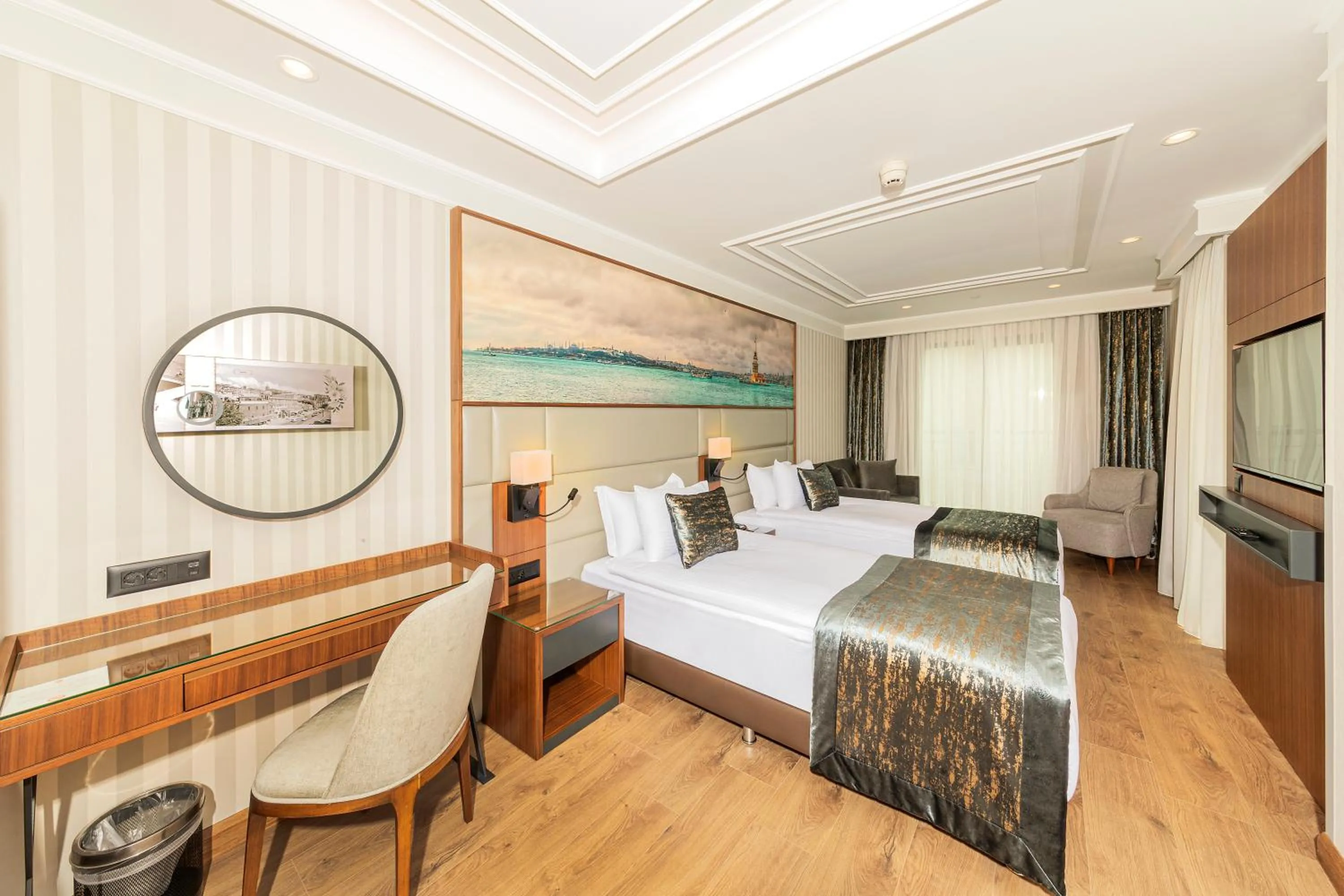 Photo of the whole room, Bed in Mukarnas Pera Hotel