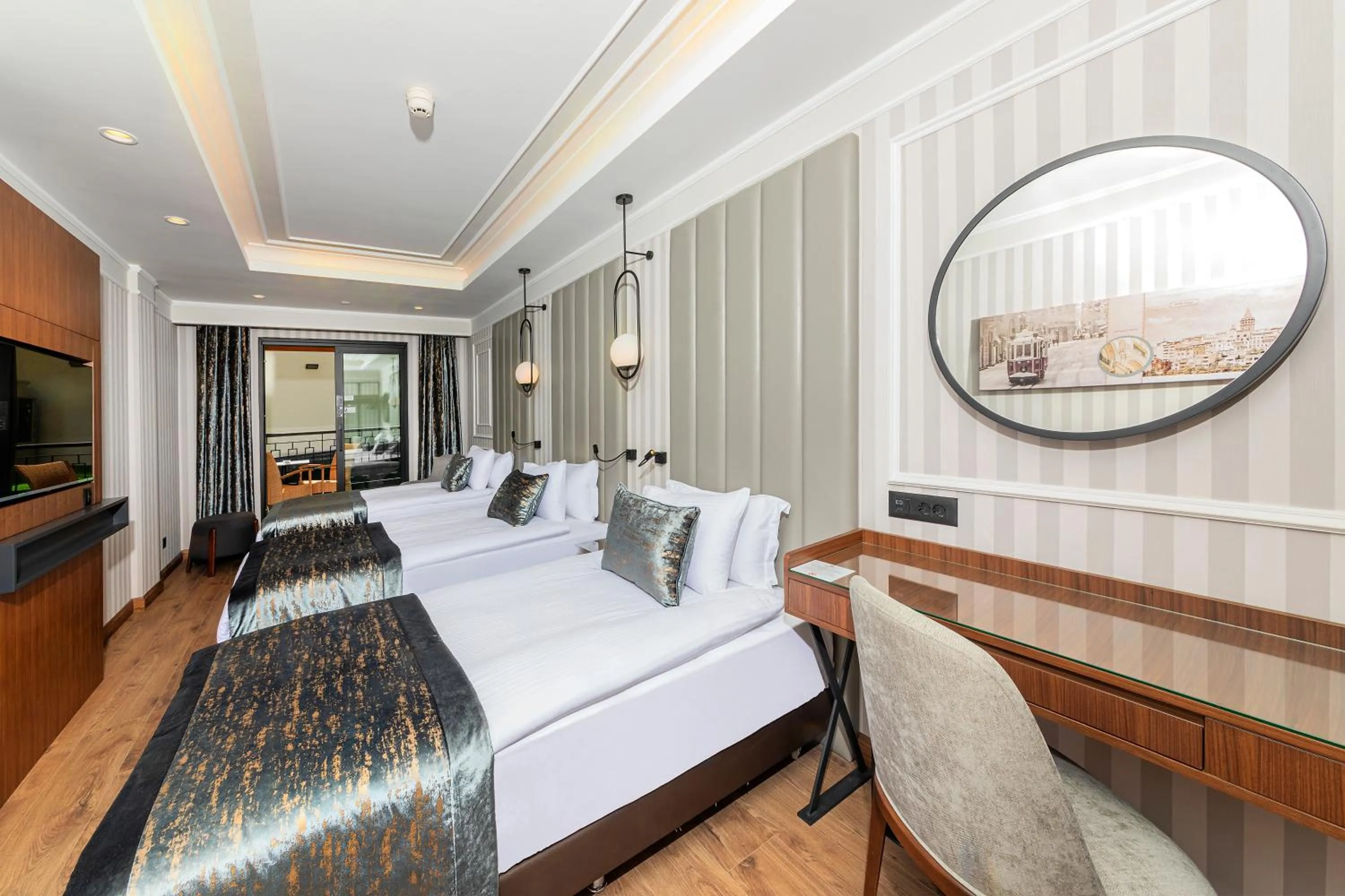 Photo of the whole room, Bed in Mukarnas Pera Hotel