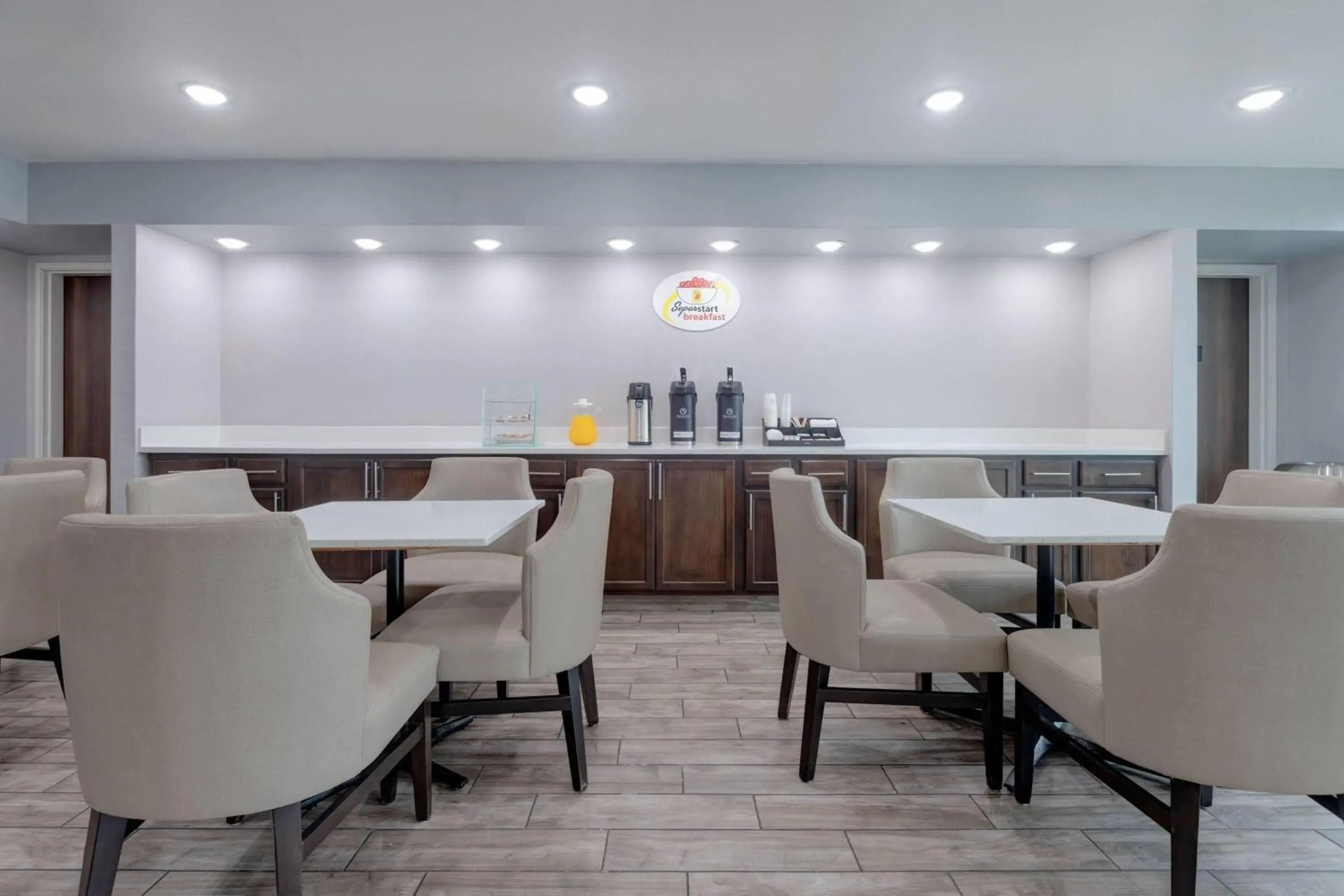 Breakfast in Super 8 by Wyndham Fort Worth Entertainment District Breakfast in Super 8 by Wyndham Fort Worth Entertainment District