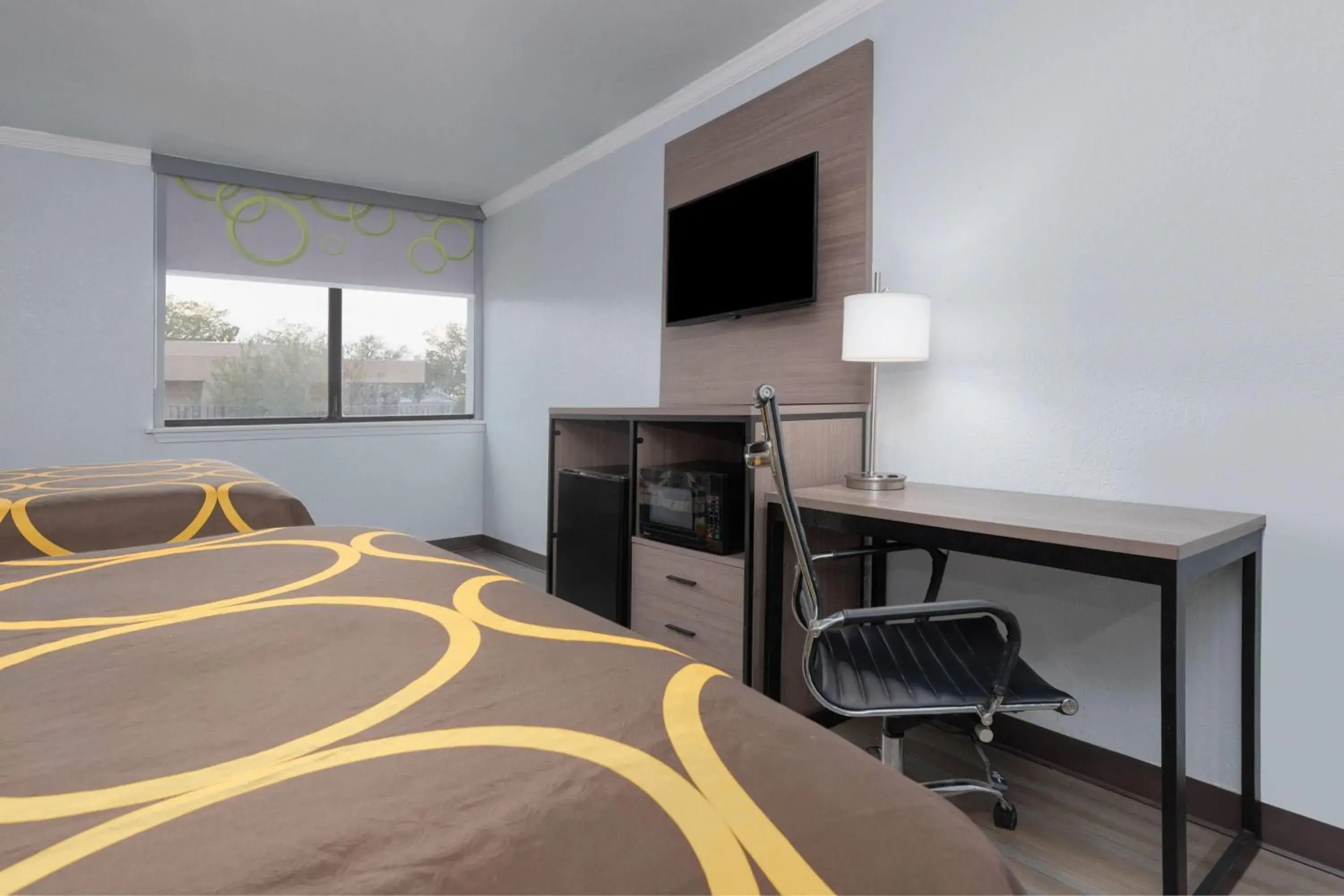 Photo of the whole room, Bed in Super 8 by Wyndham Fort Worth Entertainment District Photo of the whole room, Bed in Super 8 by Wyndham Fort Worth Entertainment District