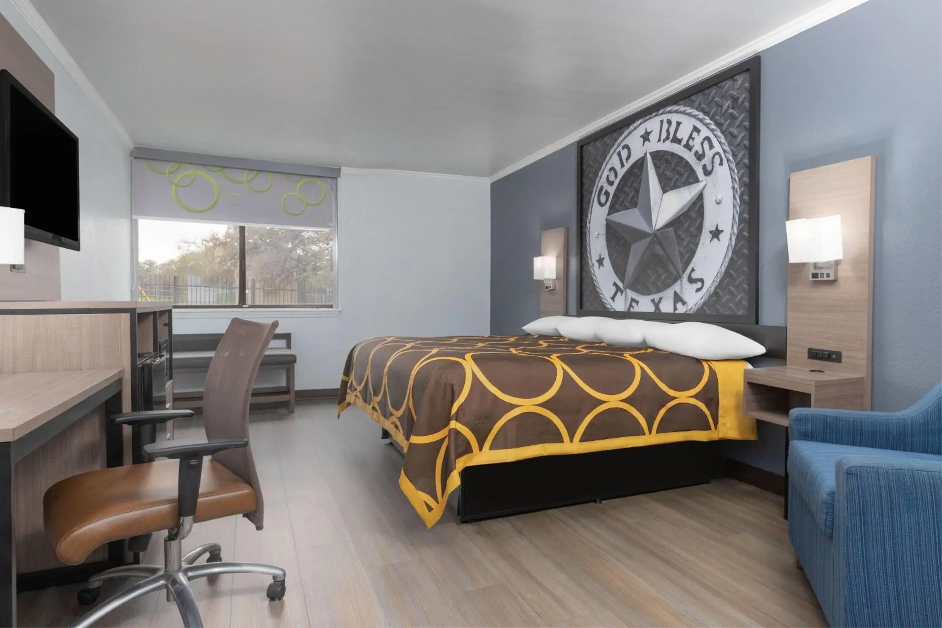 Photo of the whole room, Bed in Super 8 by Wyndham Fort Worth Entertainment District Photo of the whole room, Bed in Super 8 by Wyndham Fort Worth Entertainment District