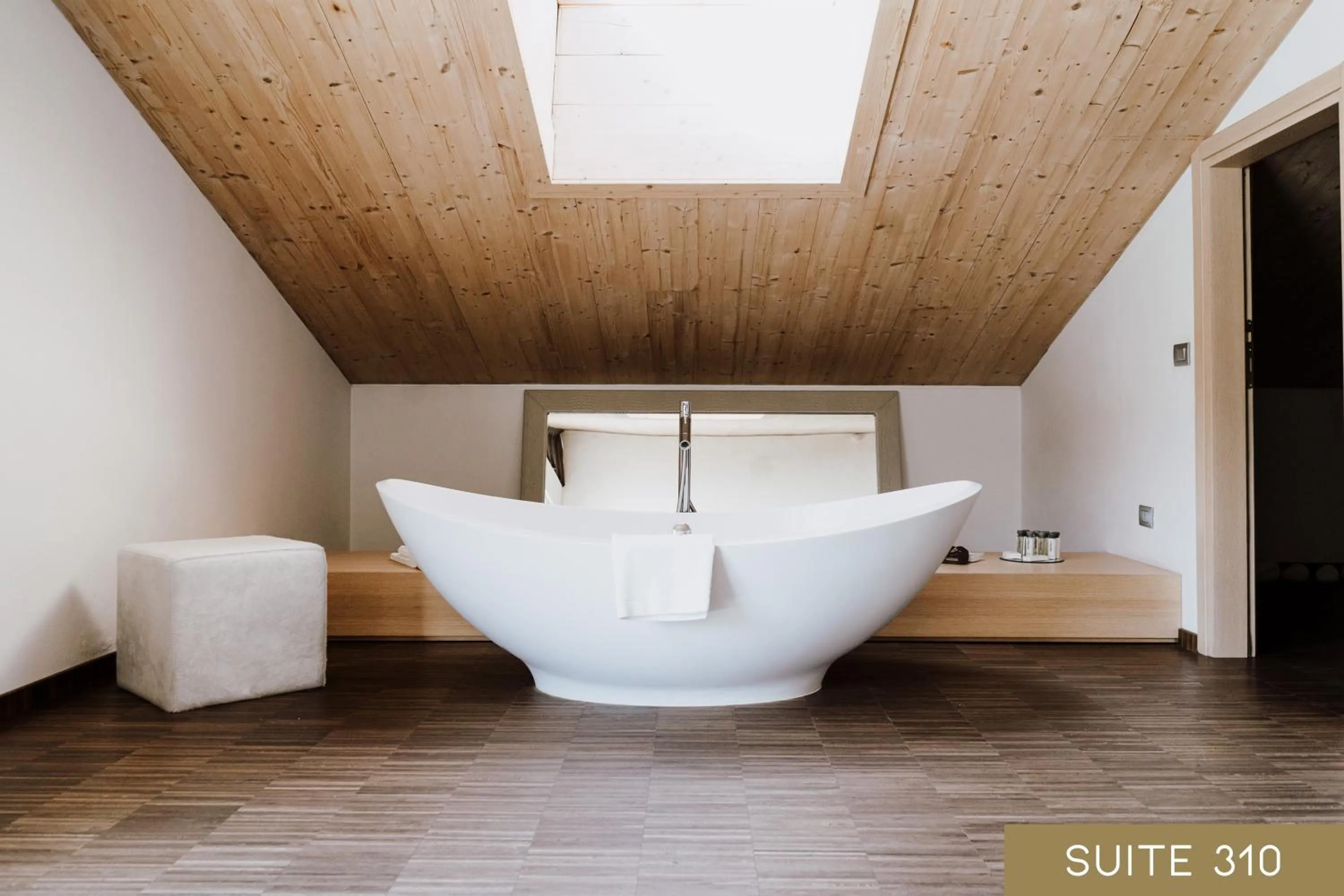 Bath in Hotel Lac Salin Spa & Mountain Resort