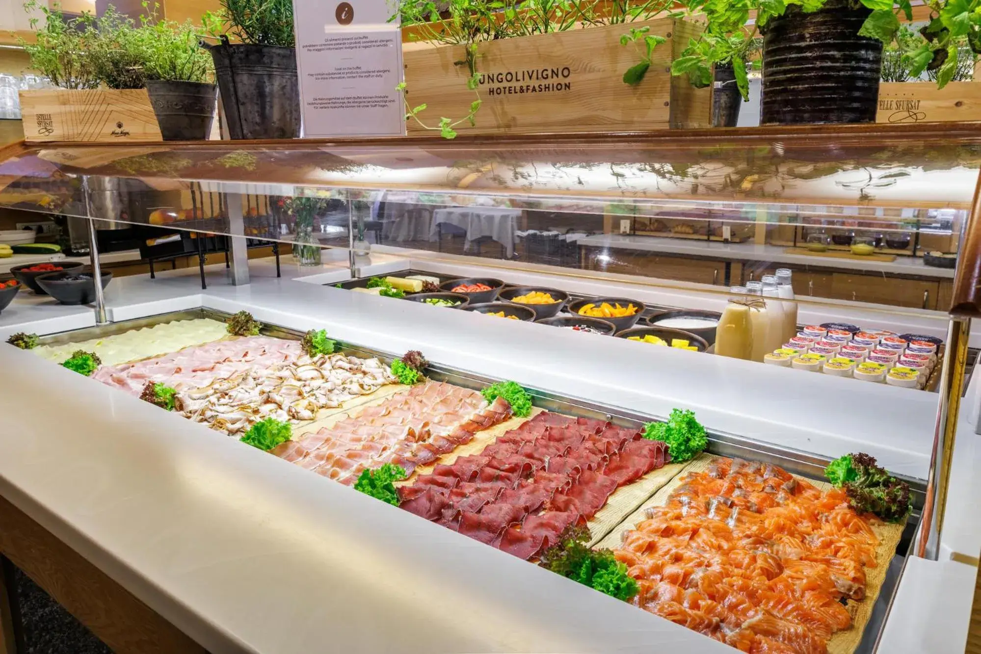 Restaurant/places to eat in Hotel Lac Salin Spa & Mountain Resort Restaurant/places to eat in Hotel Lac Salin Spa & Mountain Resort