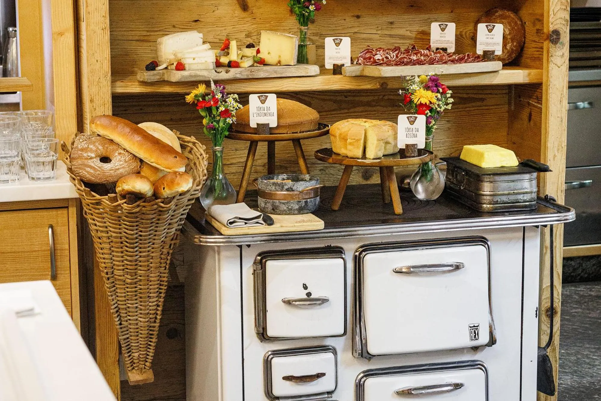 Restaurant/places to eat in Hotel Lac Salin Spa & Mountain Resort