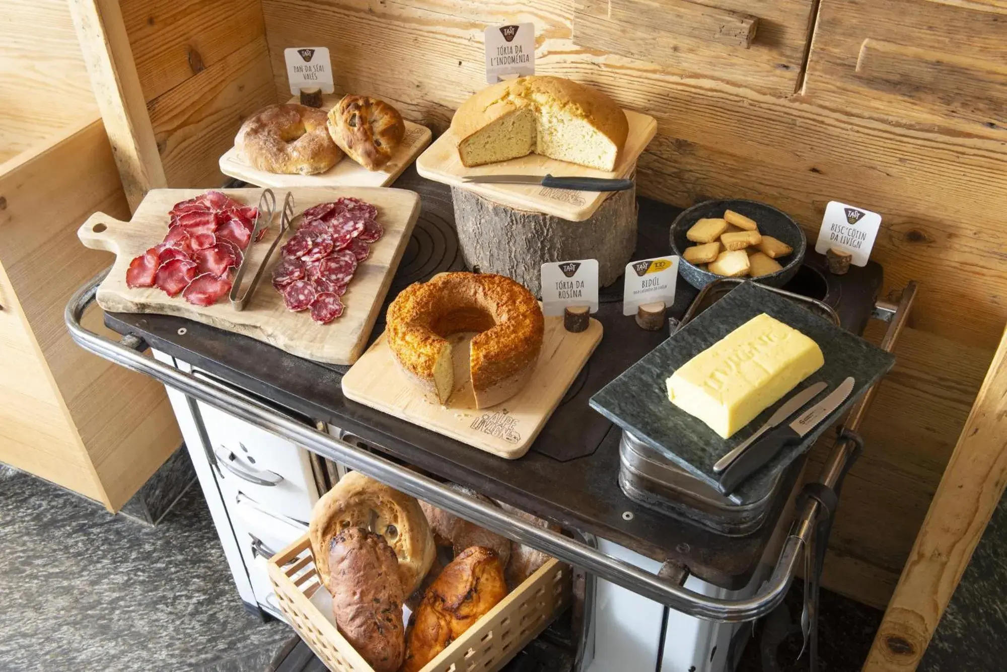 Breakfast in Hotel Lac Salin Spa & Mountain Resort Breakfast in Hotel Lac Salin Spa & Mountain Resort