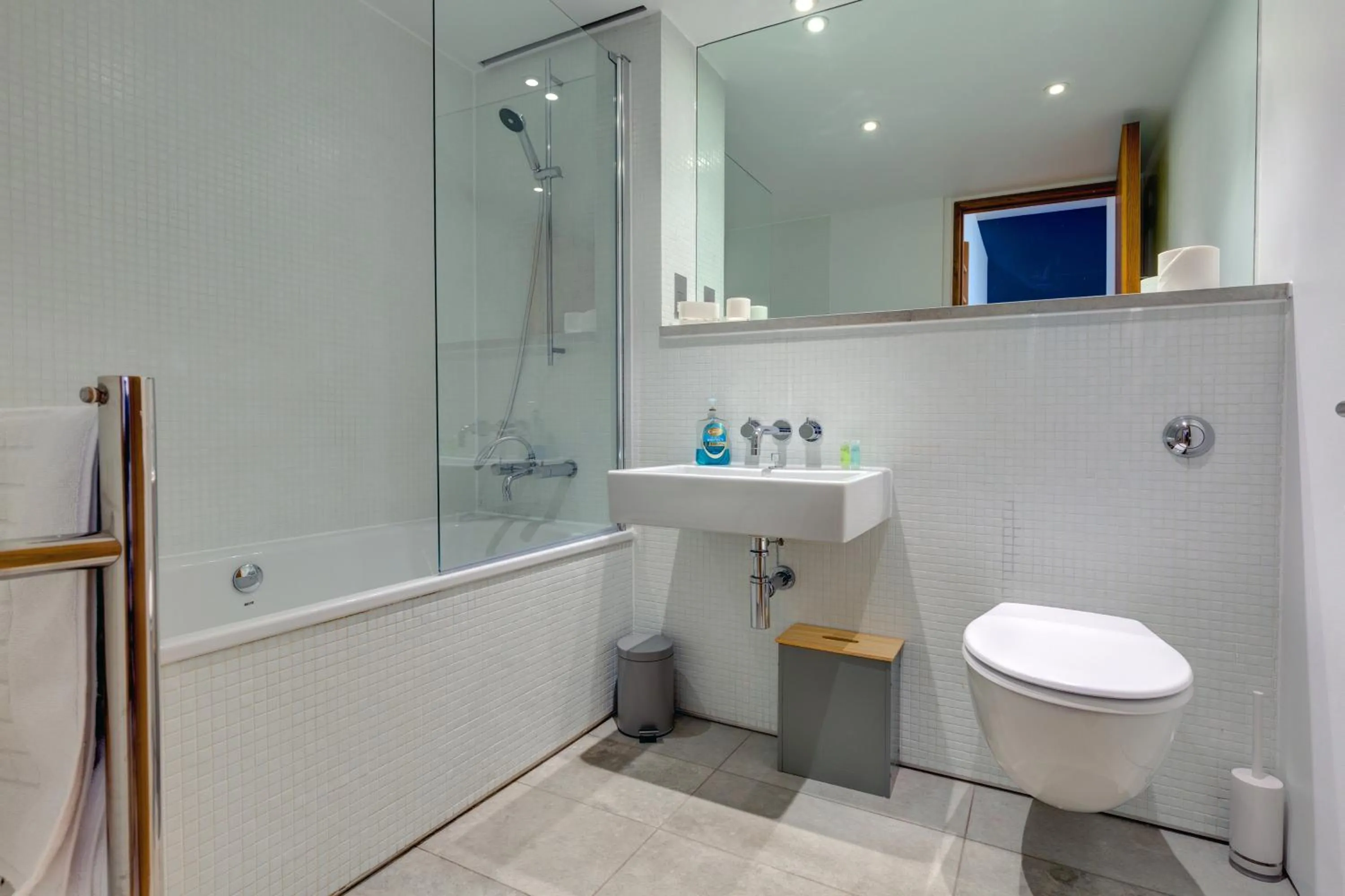 Bathroom in 2 Bed- Pureserviced 5 Brewhouse