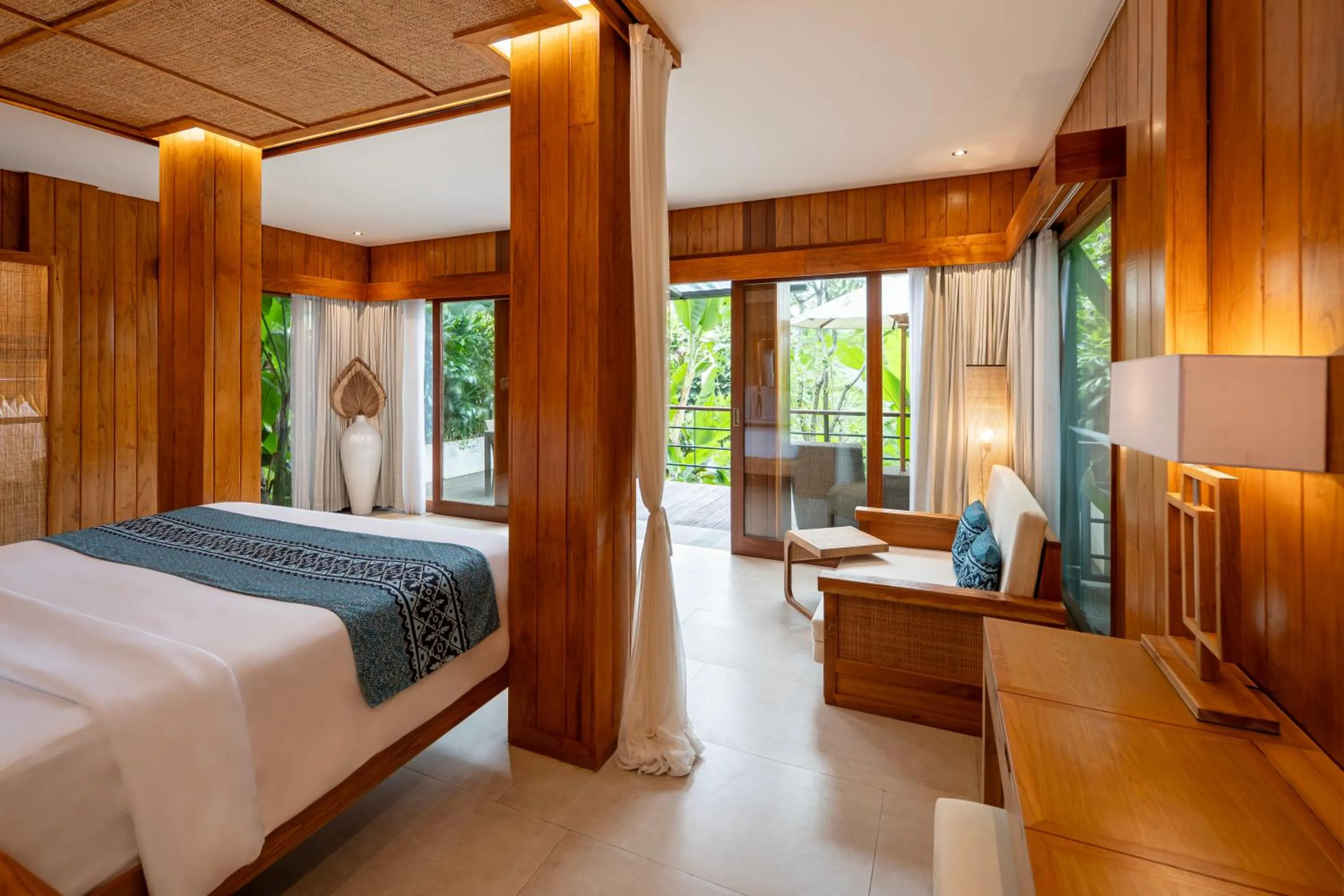 Jungle Suite King with Free Daily Scheduled Activities in Kappa Senses Ubud