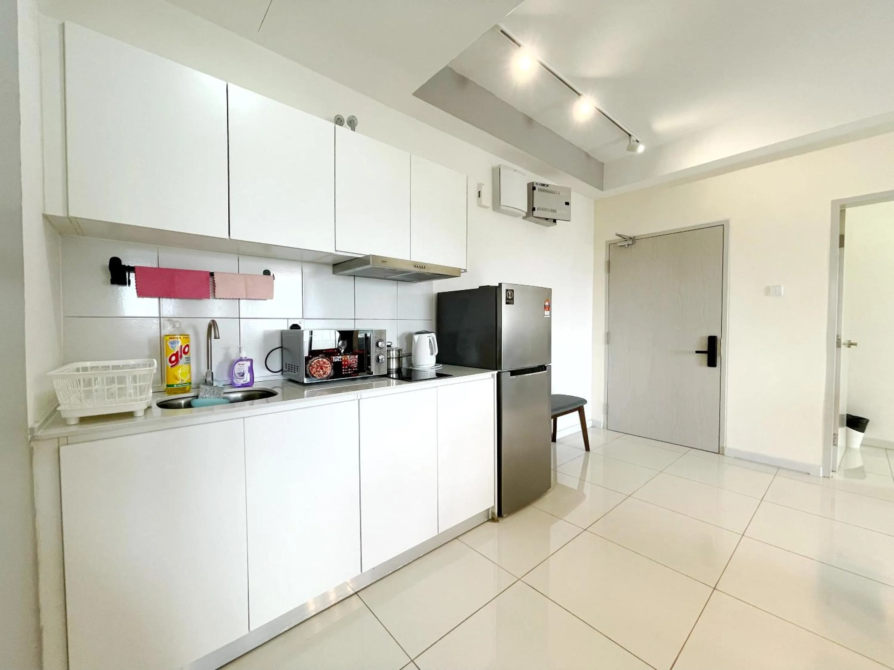 Kitchen or kitchenette in Horizon Suite Homestay, KLIA by S&T Homez