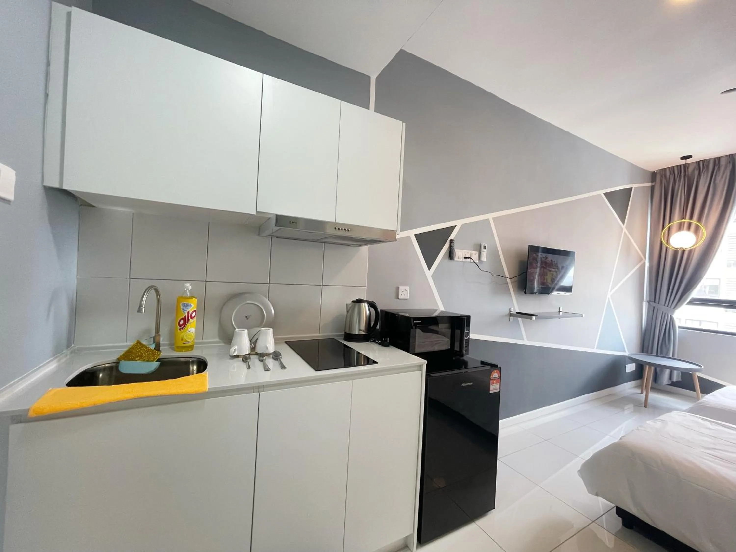 Kitchen or kitchenette, Bed in Horizon Suite Homestay, KLIA by S&T Homez