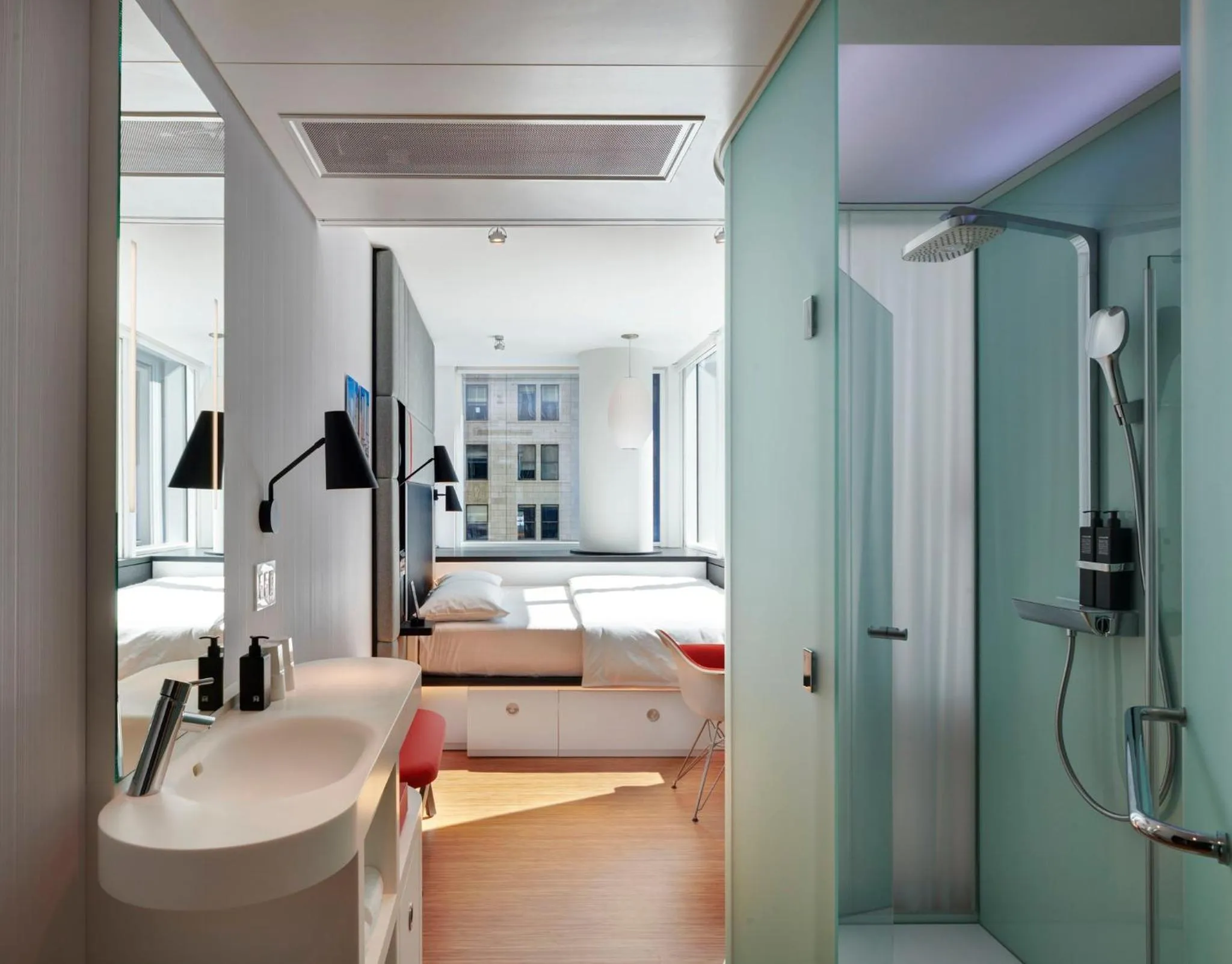 Photo of the whole room, Bed in citizenM Chicago Downtown