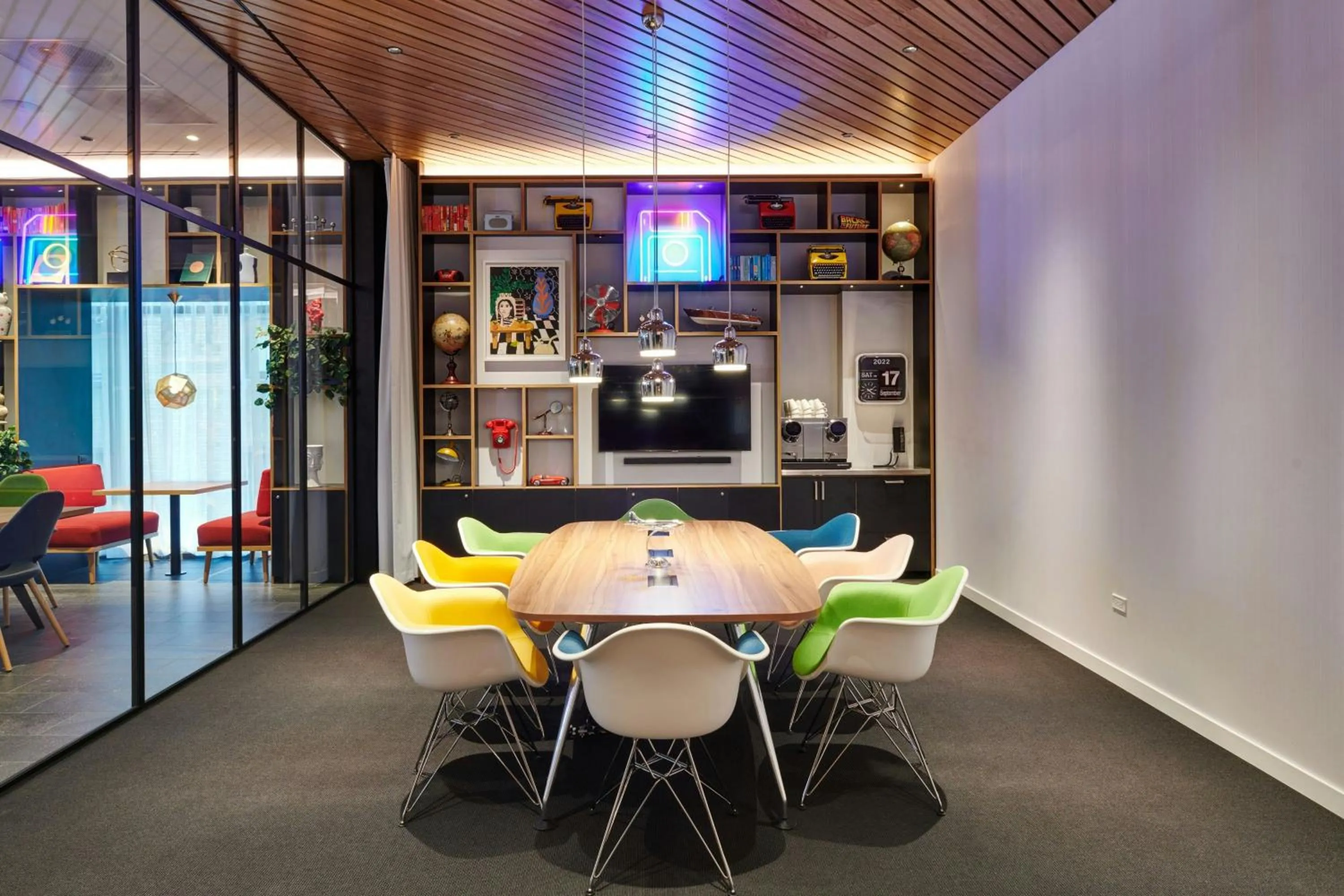 Meeting/conference room in citizenM Chicago Downtown