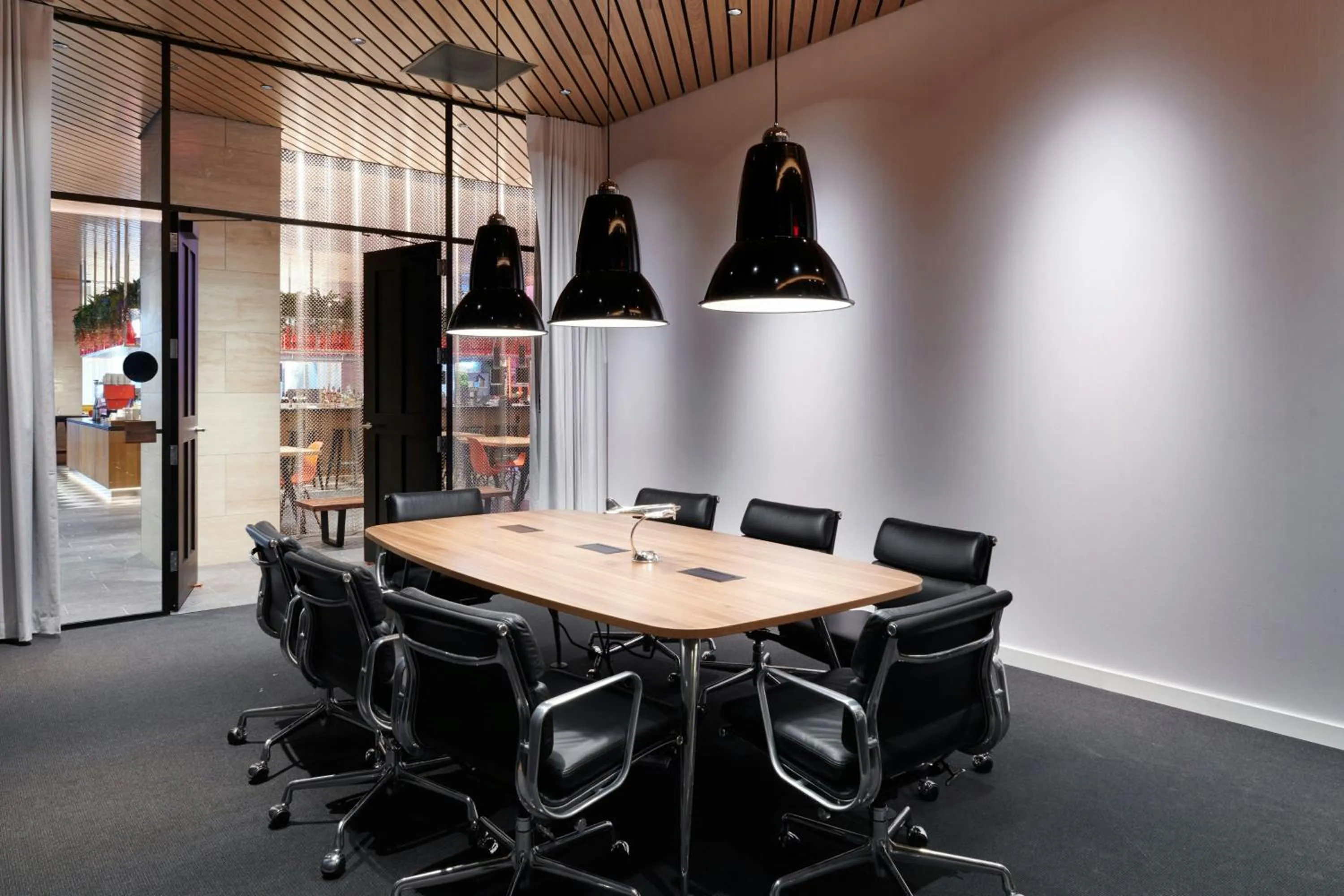 Meeting/conference room in citizenM Chicago Downtown