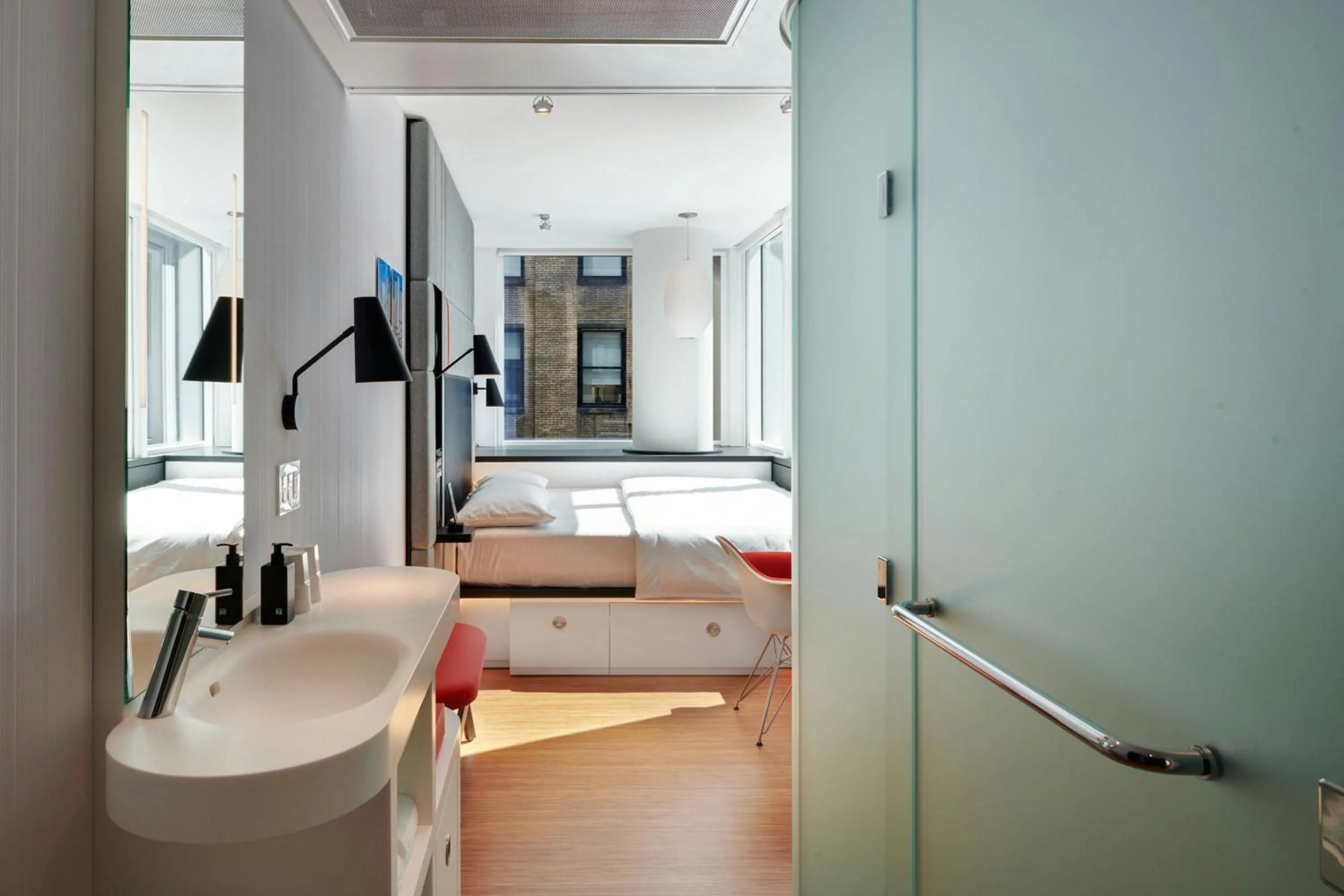 Bedroom, Bed in citizenM Chicago Downtown