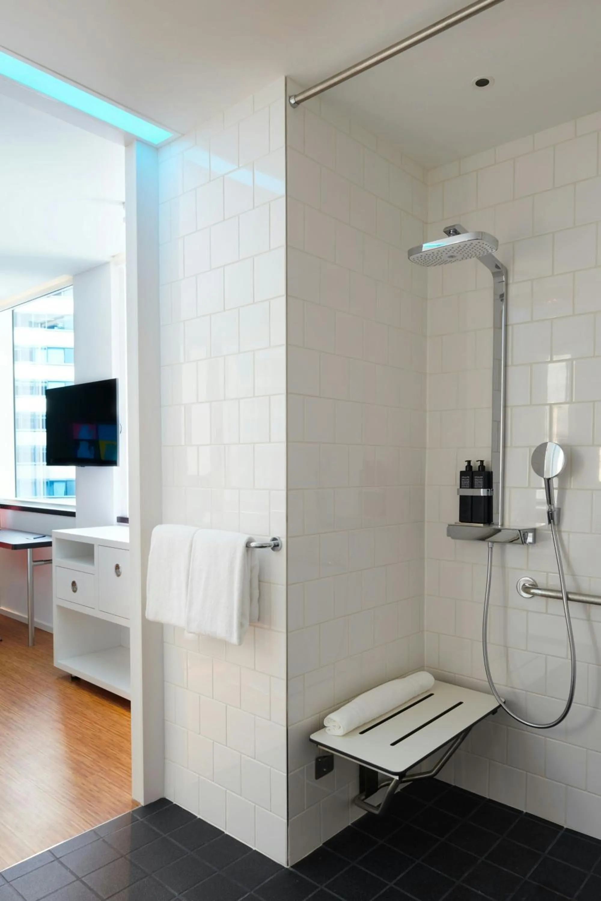 Bathroom in citizenM Chicago Downtown