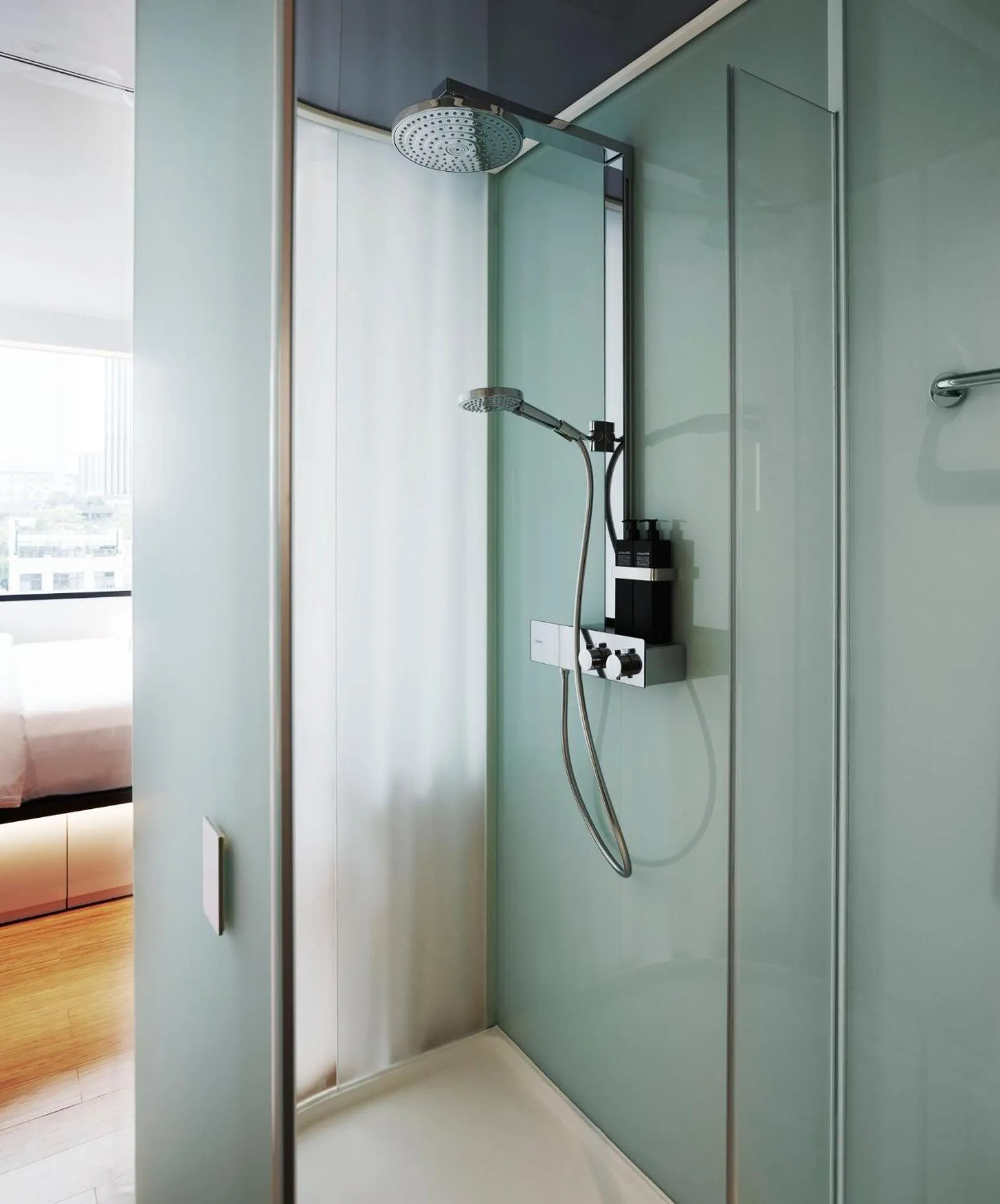 Shower in citizenM Chicago Downtown