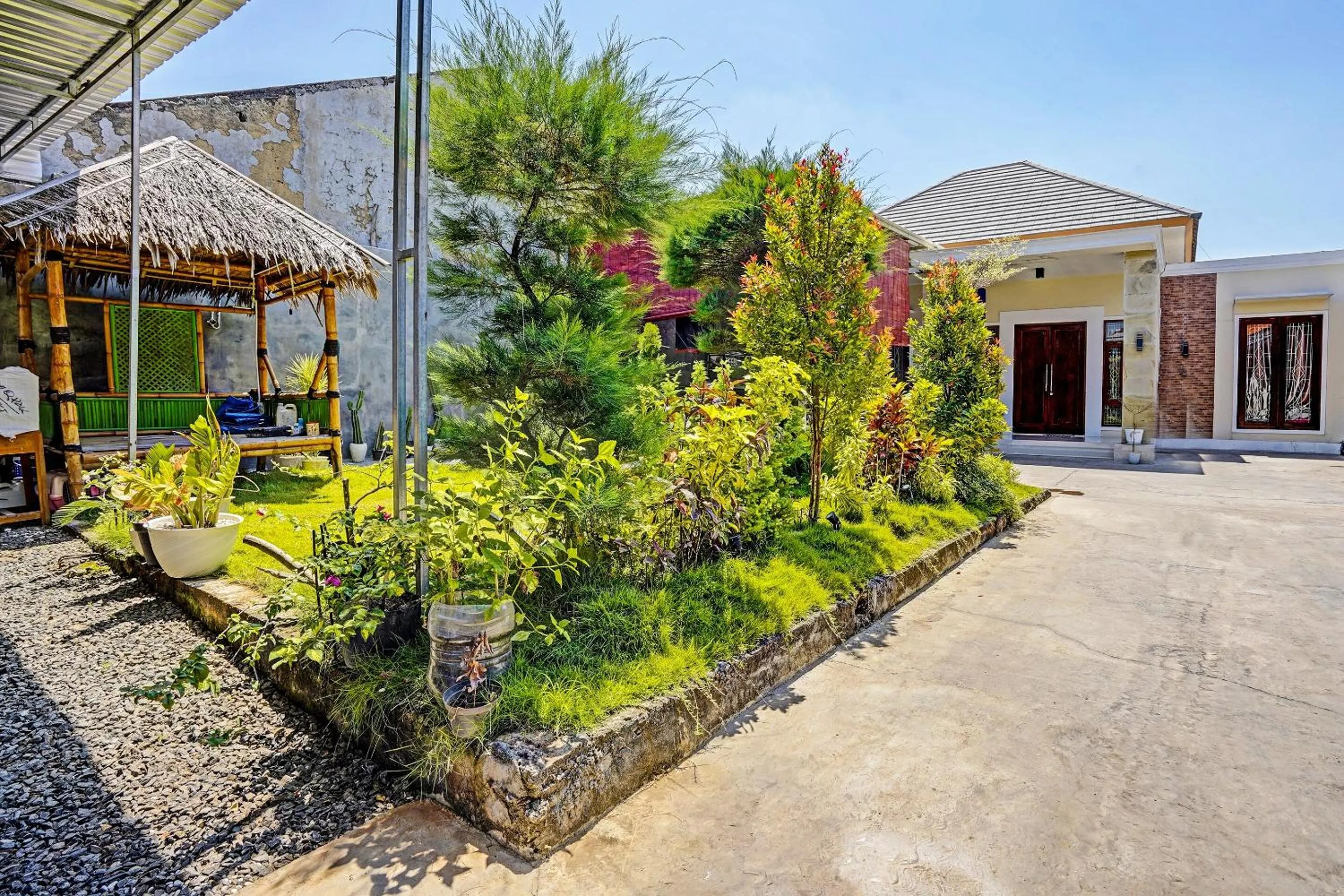 Facade/entrance in Hotel O Reva Residence Syariah