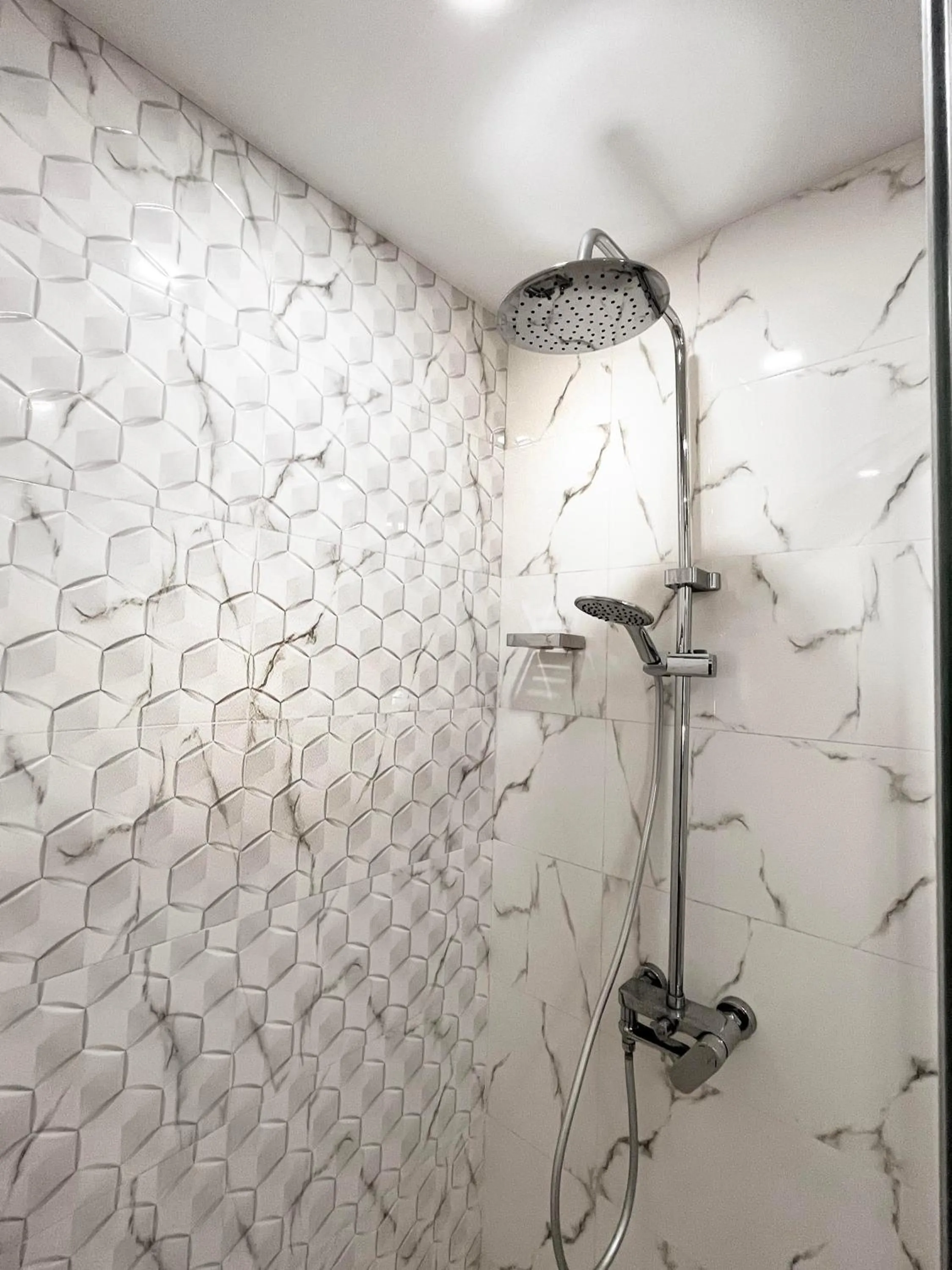 Shower in GOLDEN IR-ME_NI