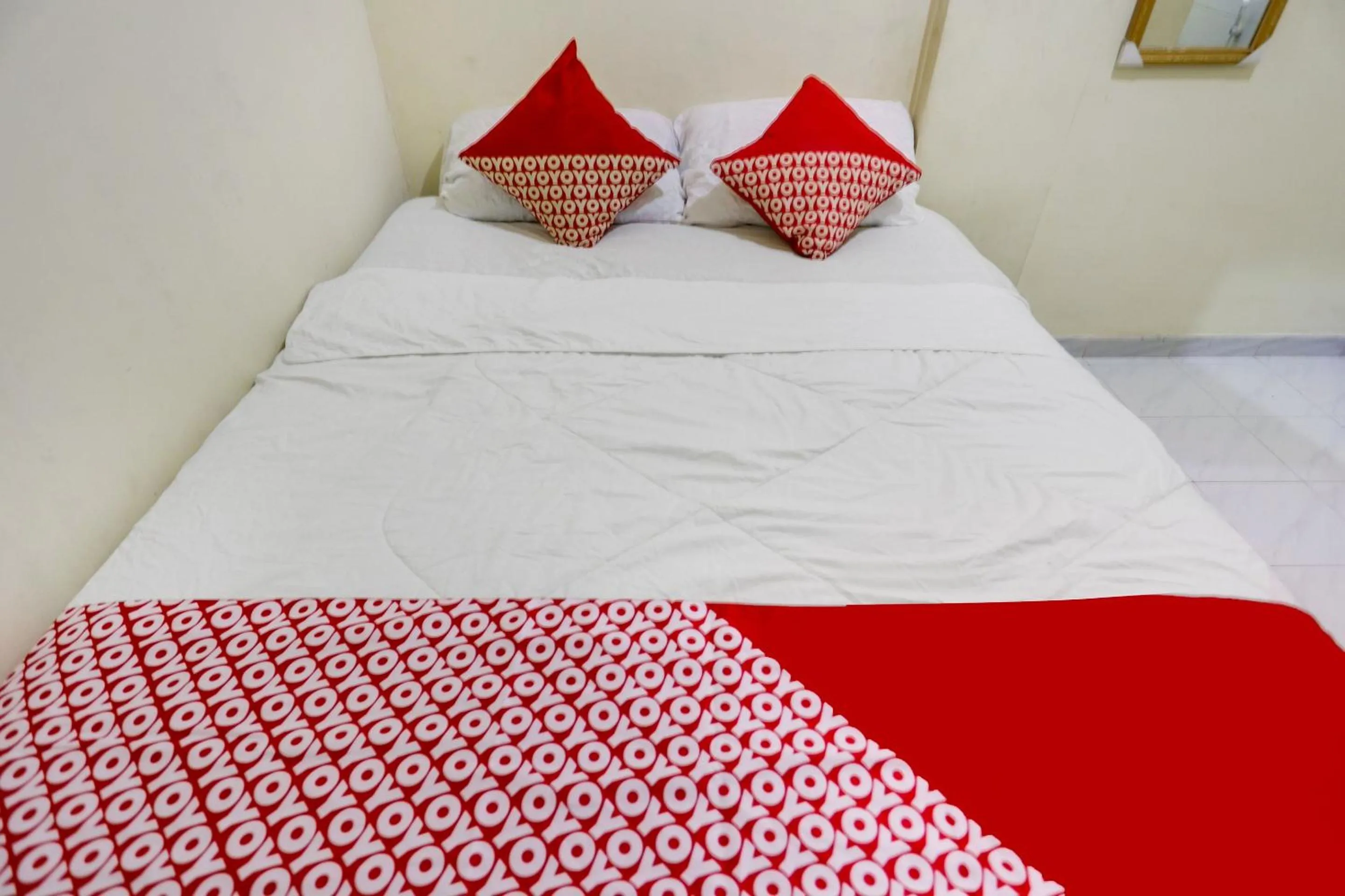 Bedroom, Bed in Hotel O Ringin Pitu 1 Syariah