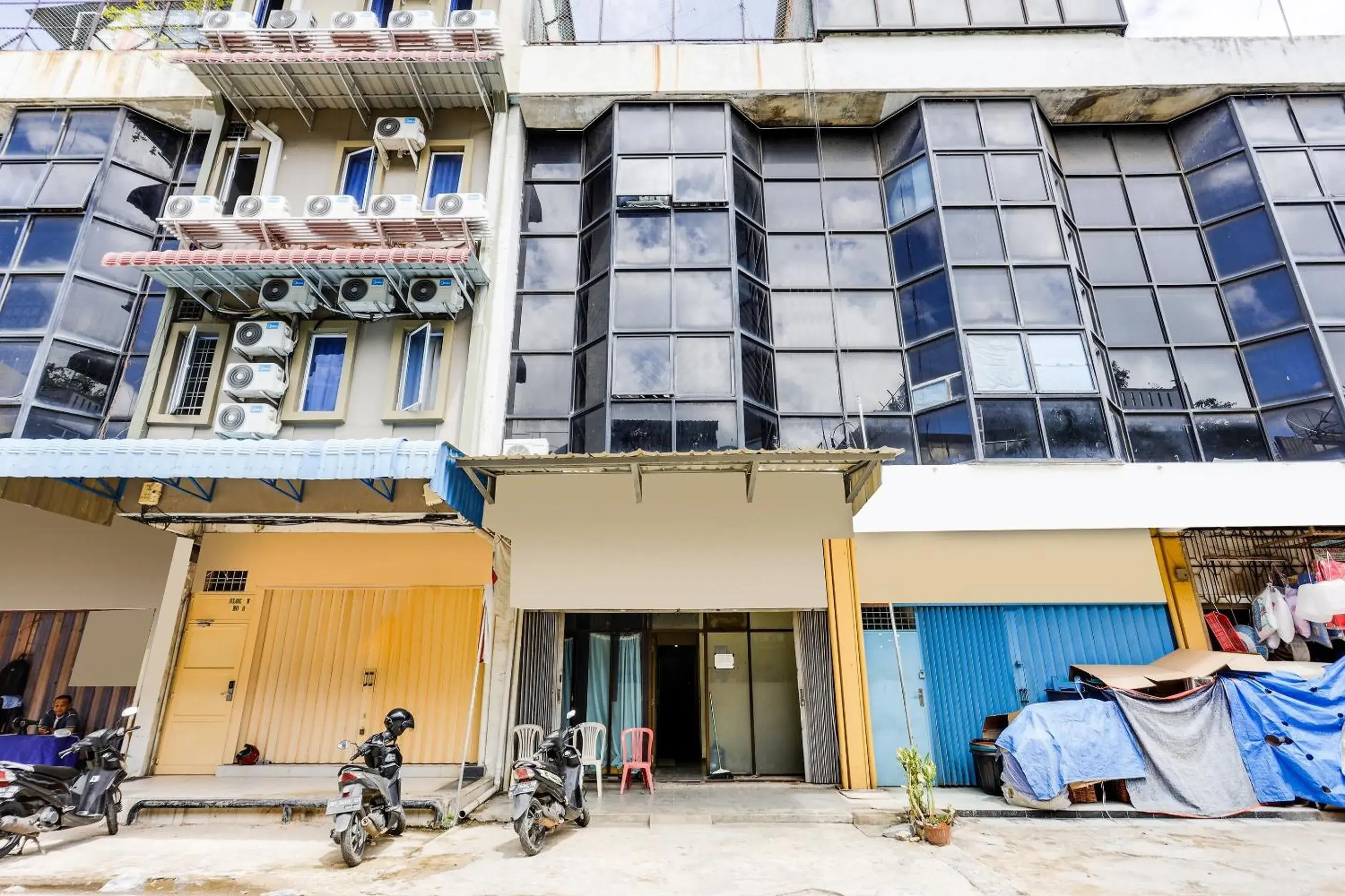 Facade/entrance in Hotel O Ringin Pitu 1 Syariah Facade/entrance in Hotel O Ringin Pitu 1 Syariah