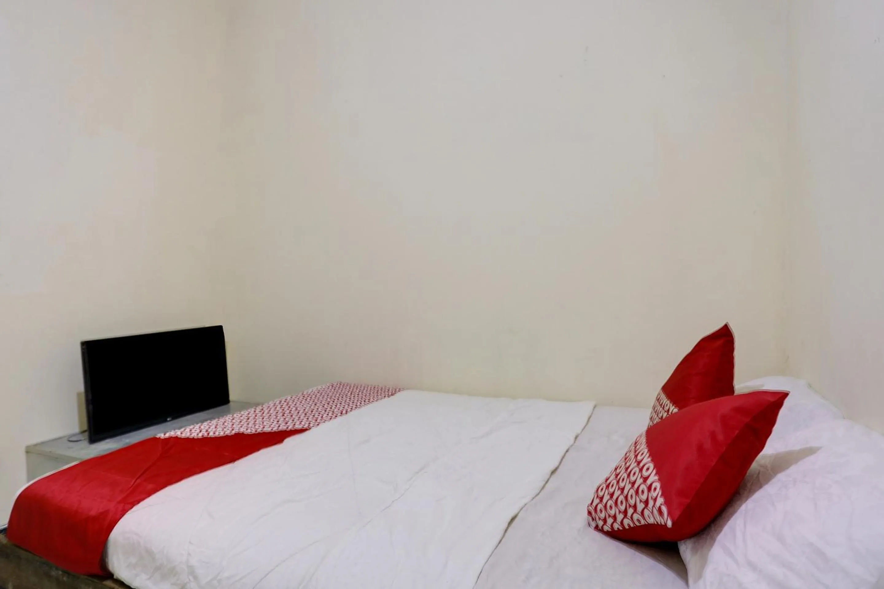 Bedroom, Bed in Hotel O Ringin Pitu 1 Syariah