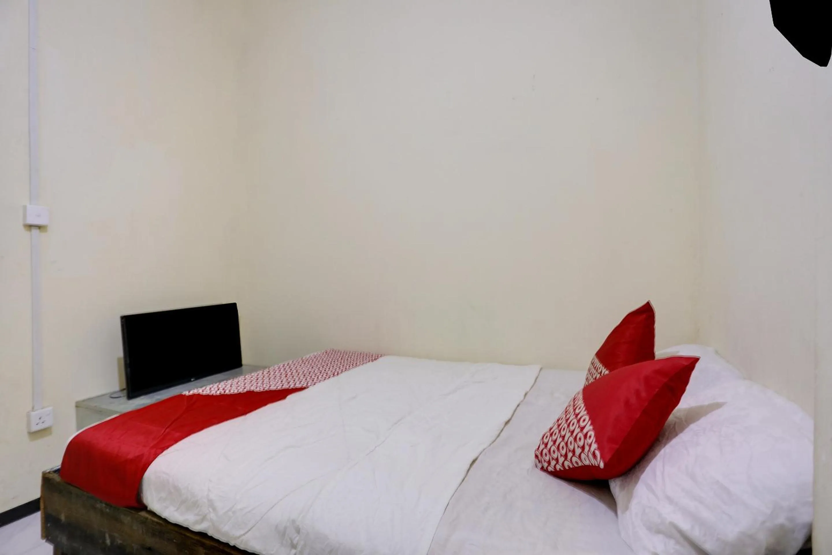 Bedroom, Bed in Hotel O Ringin Pitu 1 Syariah