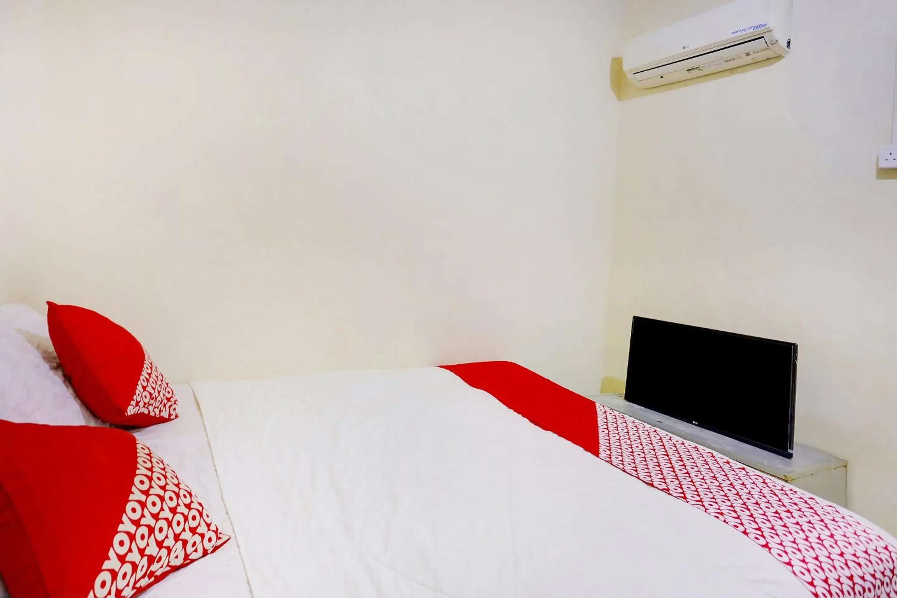 Bedroom, Bed in Hotel O Ringin Pitu 2 SyariahNearAnugrah Sinar Lautan Bedroom, Bed in Hotel O Ringin Pitu 2 SyariahNearAnugrah Sinar Lautan