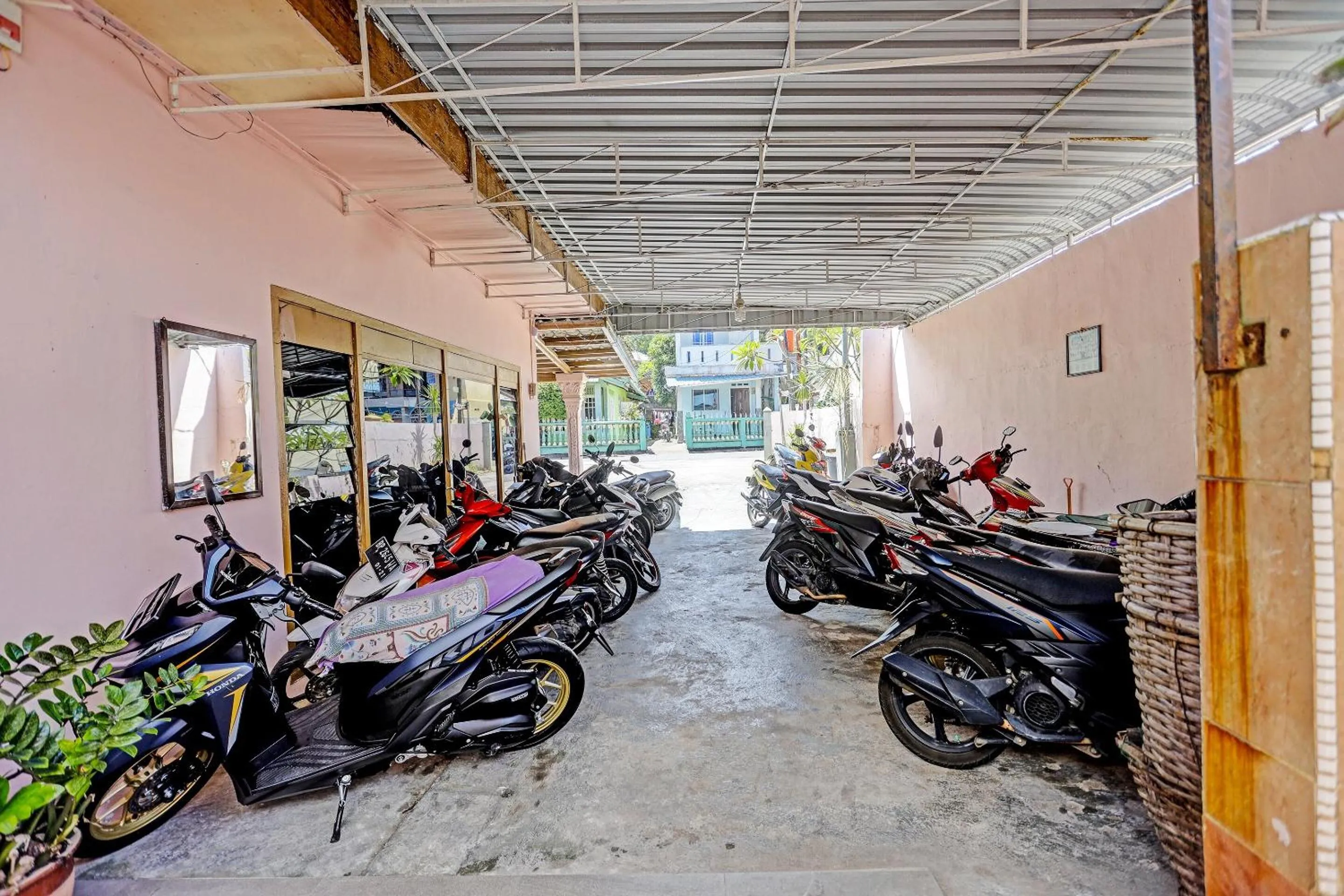 Facade/entrance in Hotel O Duta Stay