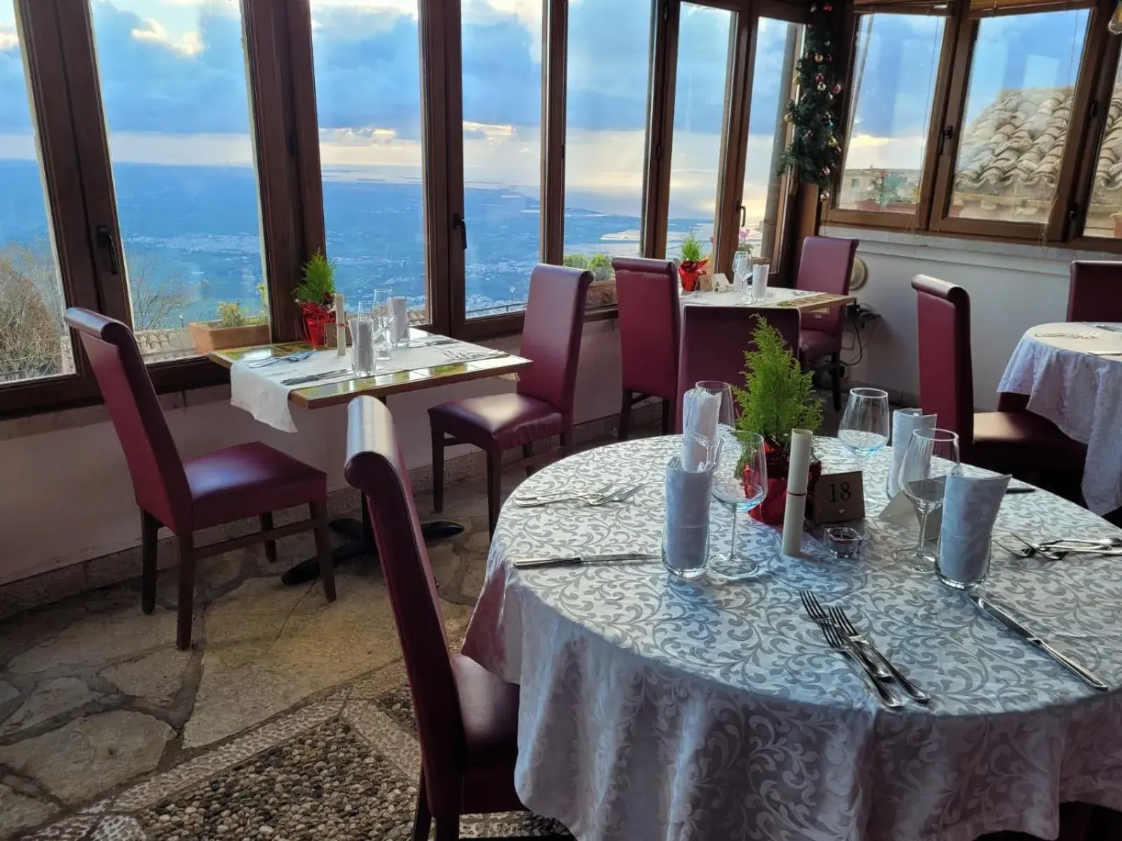 Restaurant/places to eat in Hotel Elimo Restaurant/places to eat in Hotel Elimo