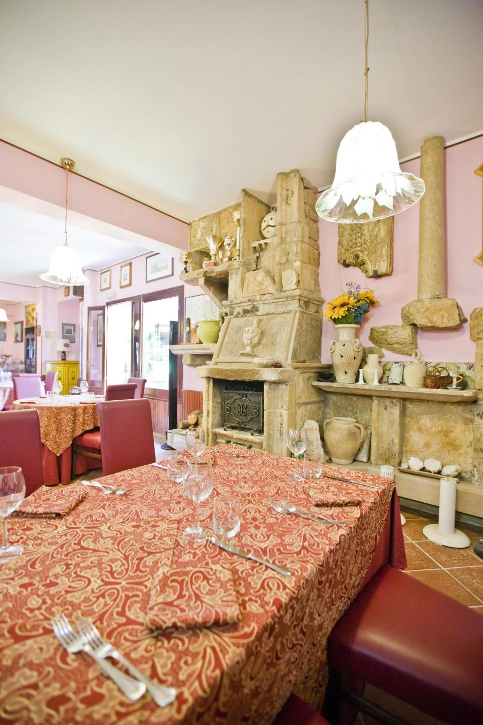 Restaurant/places to eat in Hotel Elimo