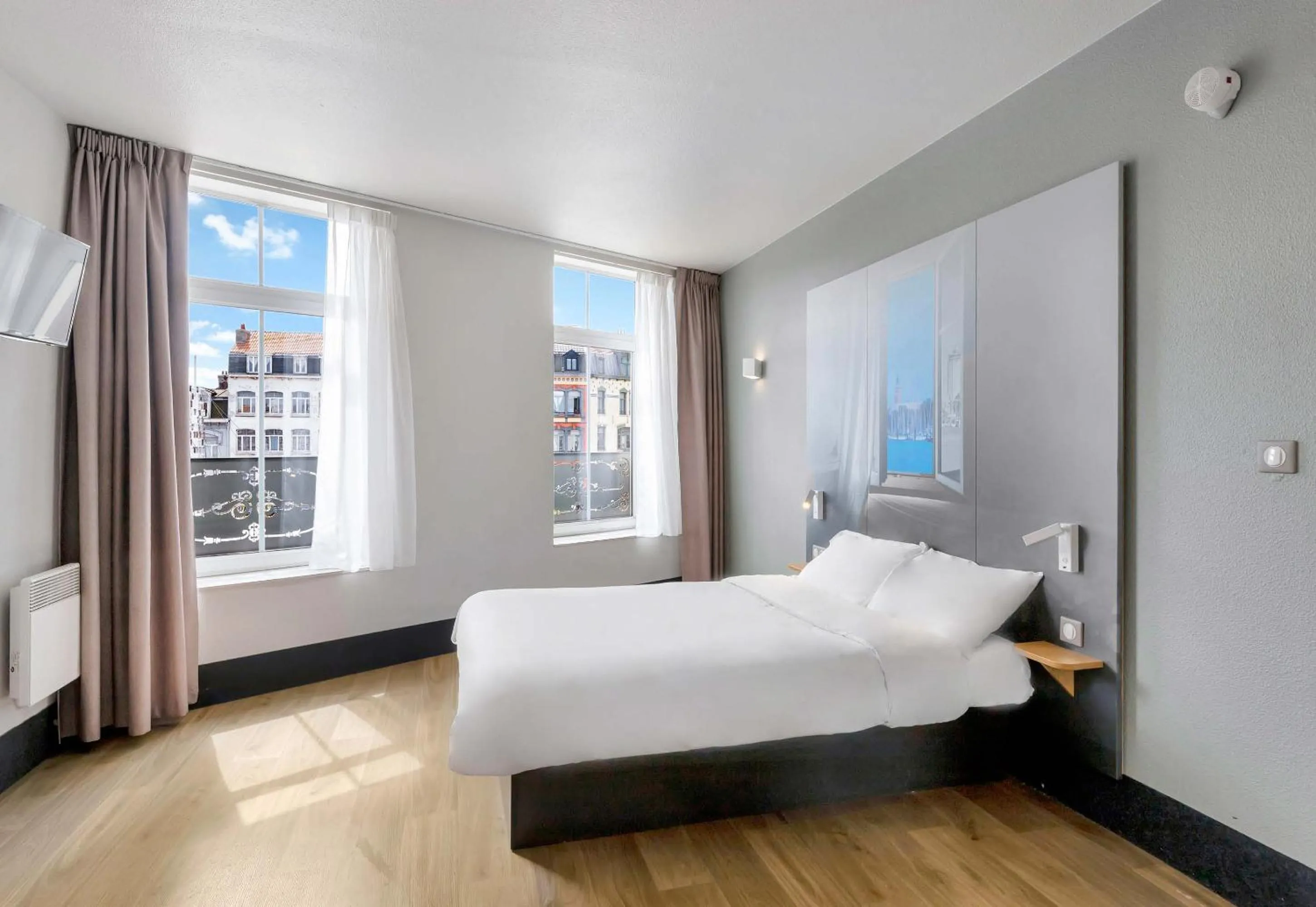 Bedroom, Bed in B&B HOTEL Dunkerque Centre Gare