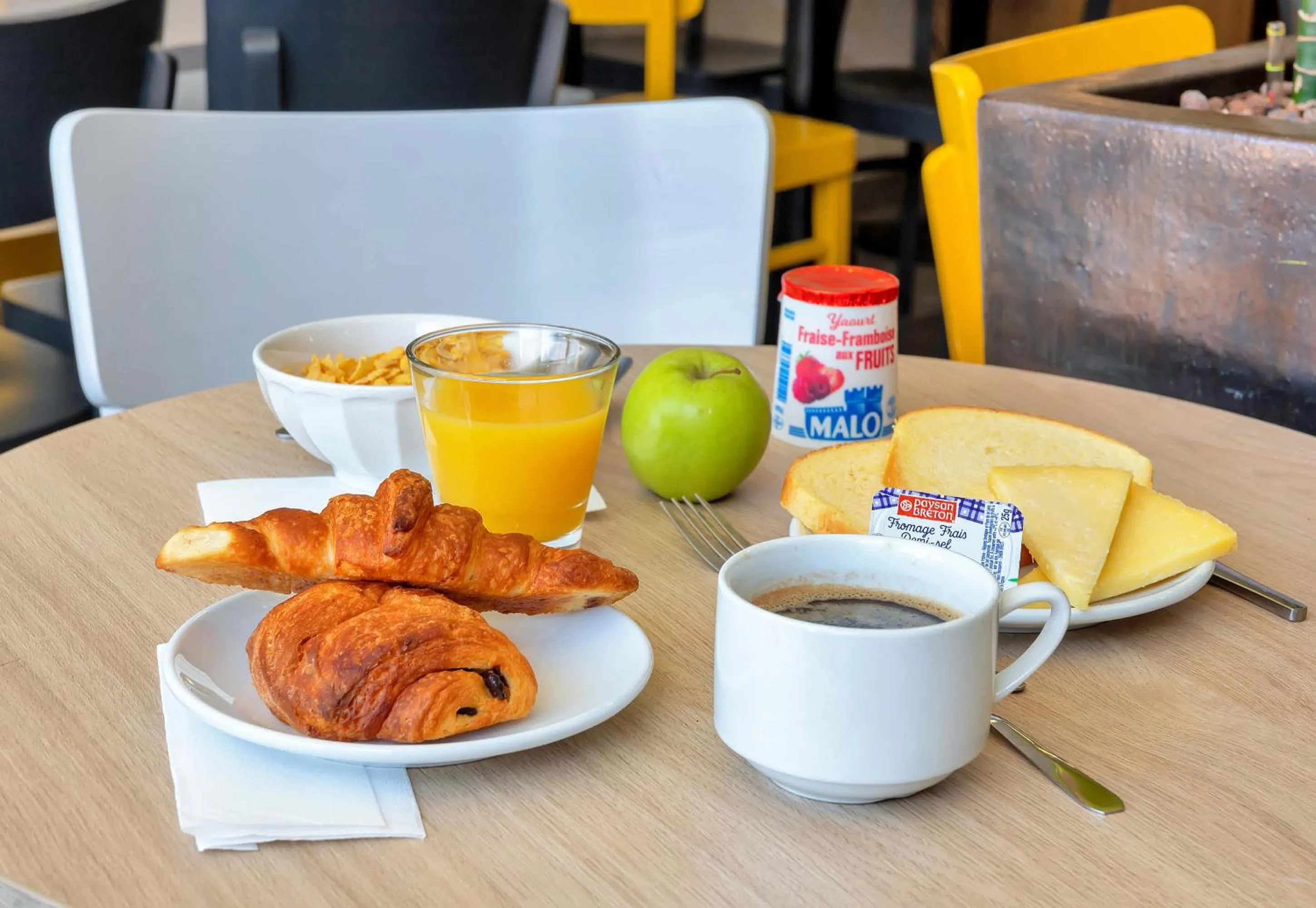 Breakfast in B&B HOTEL Dunkerque Centre Gare