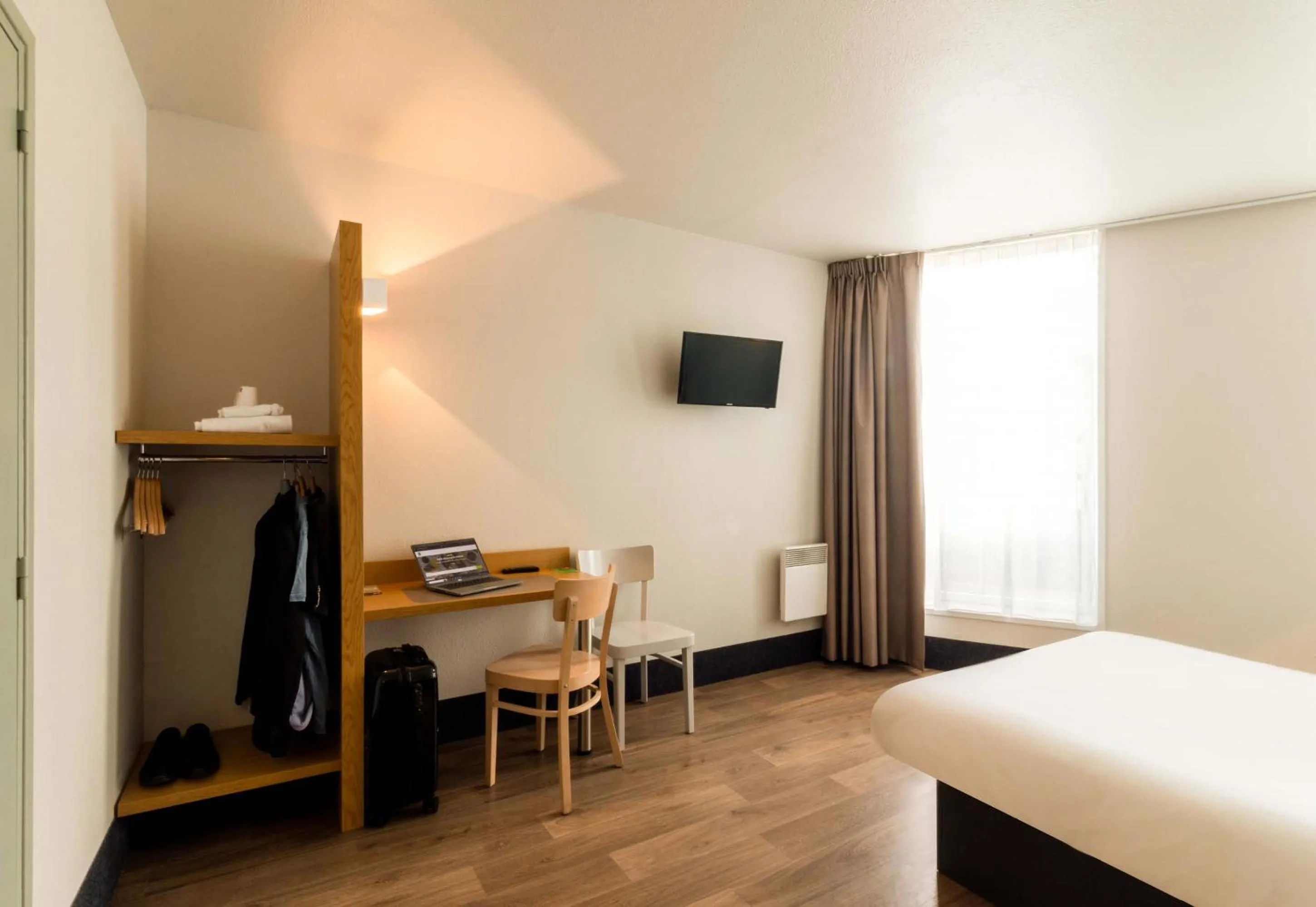 Bedroom, Bed in B&B HOTEL Dunkerque Centre Gare