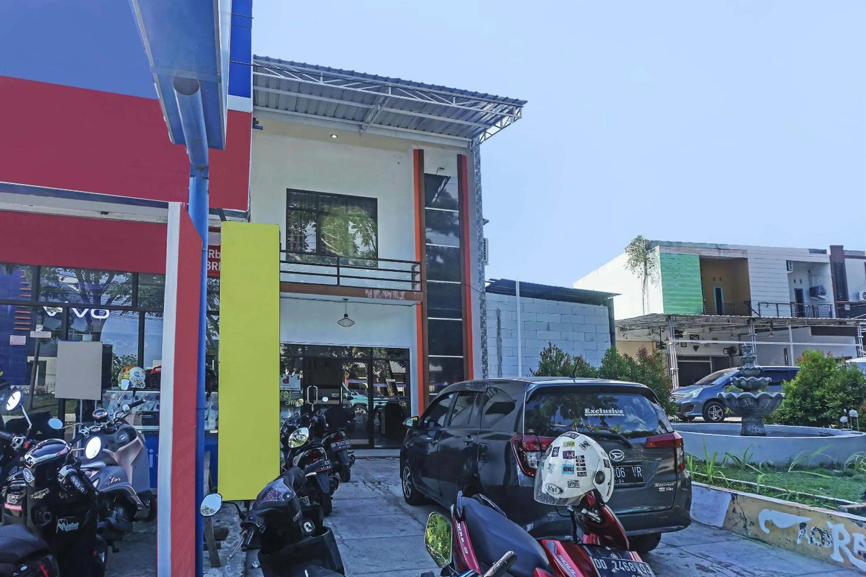 Facade/entrance in Hotel O Dalle 5151 Jeneponto Near Patung kuda, Jeneponto