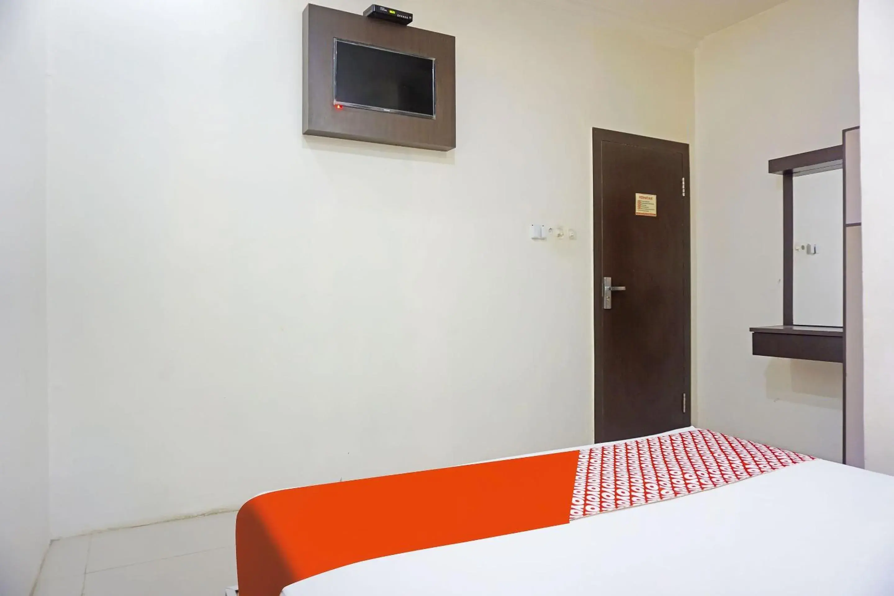 Bedroom, Bed in Hotel O Dalle 5151 Jeneponto Near Patung kuda, Jeneponto Bedroom, Bed in Hotel O Dalle 5151 Jeneponto Near Patung kuda, Jeneponto