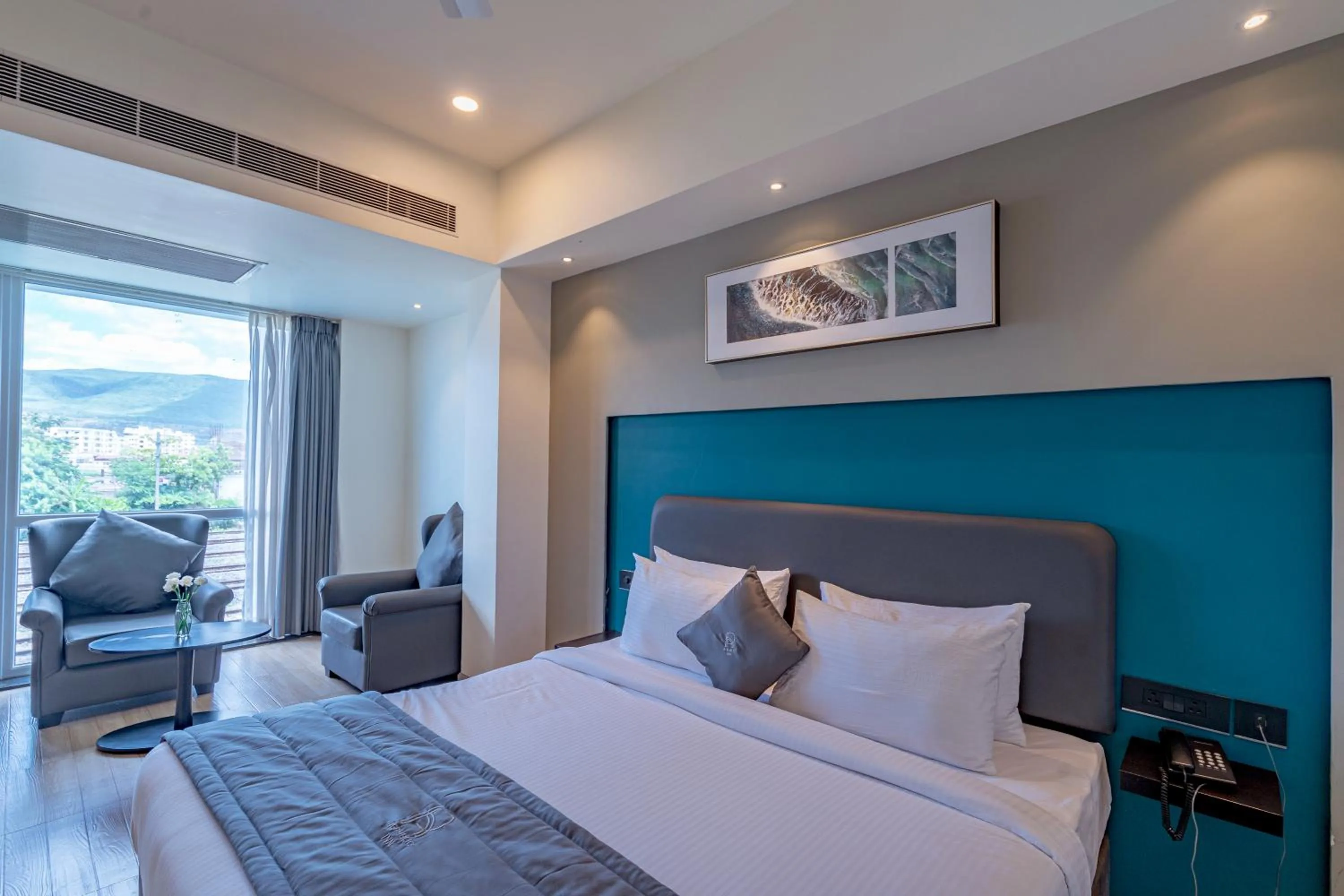 Mountain view, Bed in REPUBLIC INN