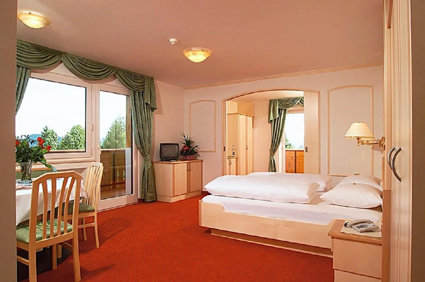 Photo of the whole room, Bed in Hotel Sonnenheim