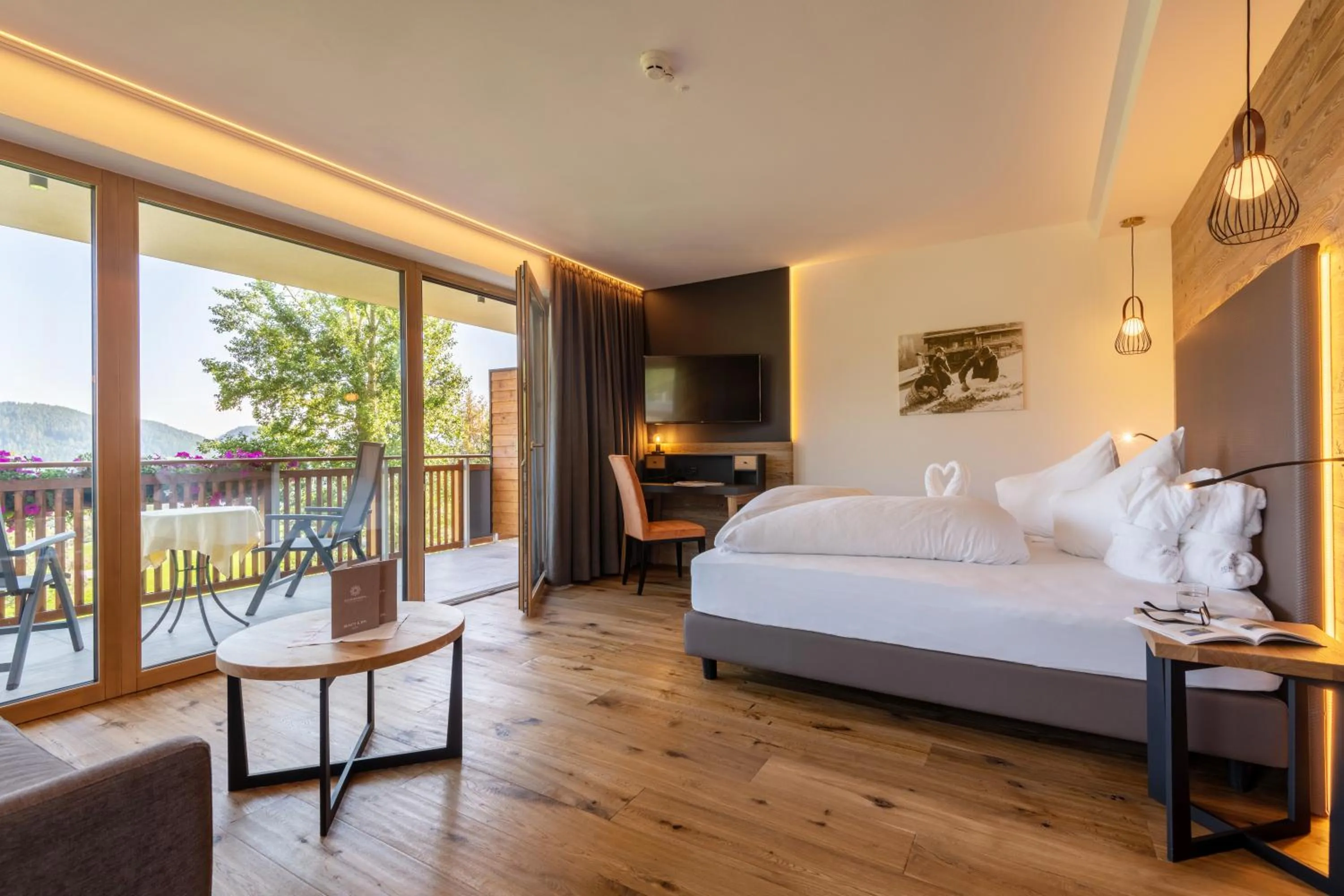 Photo of the whole room, Bed in Hotel Sonnenheim