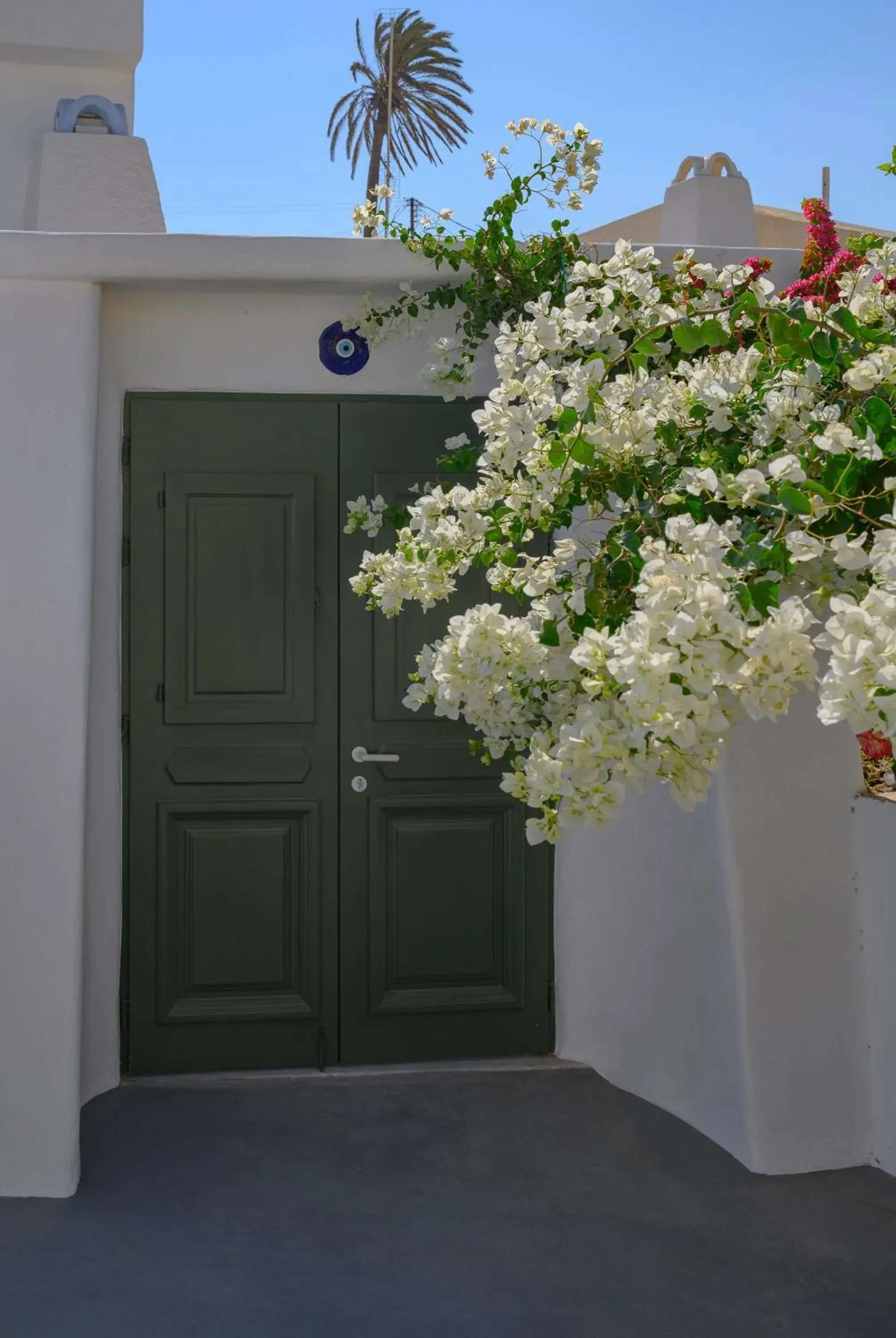 Facade/entrance in Elements Cave Suites Facade/entrance in Elements Cave Suites