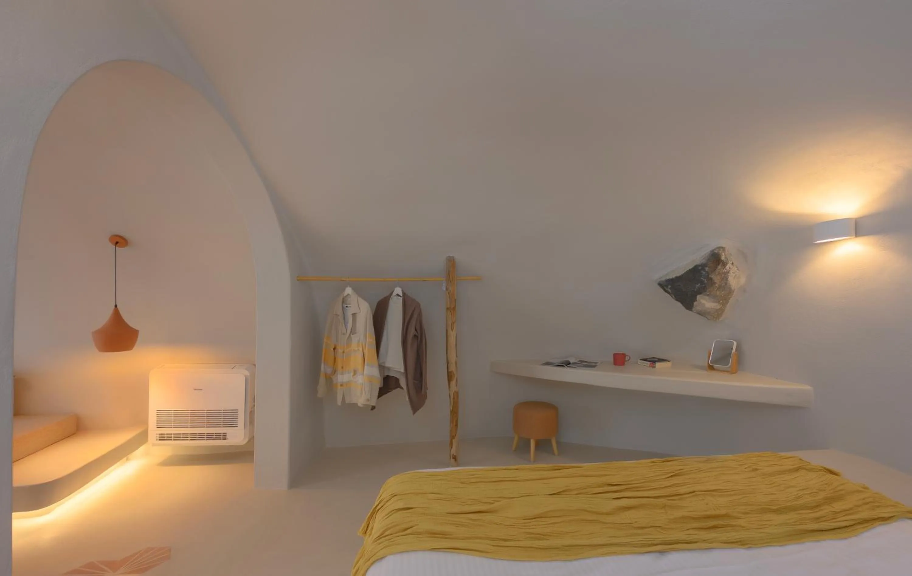 Photo of the whole room, Bed in Elements Cave Suites