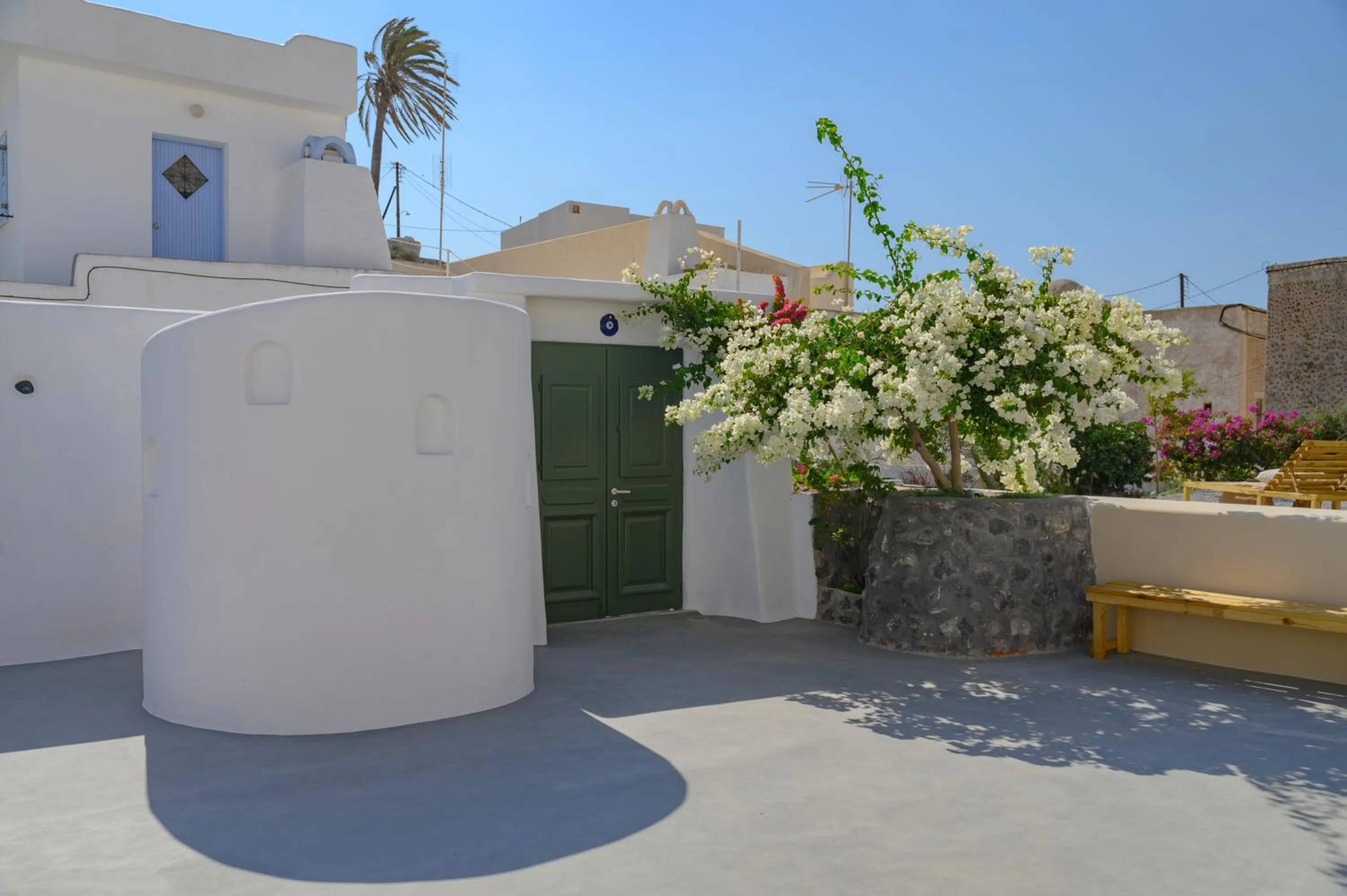 Inner courtyard view in Elements Cave Suites