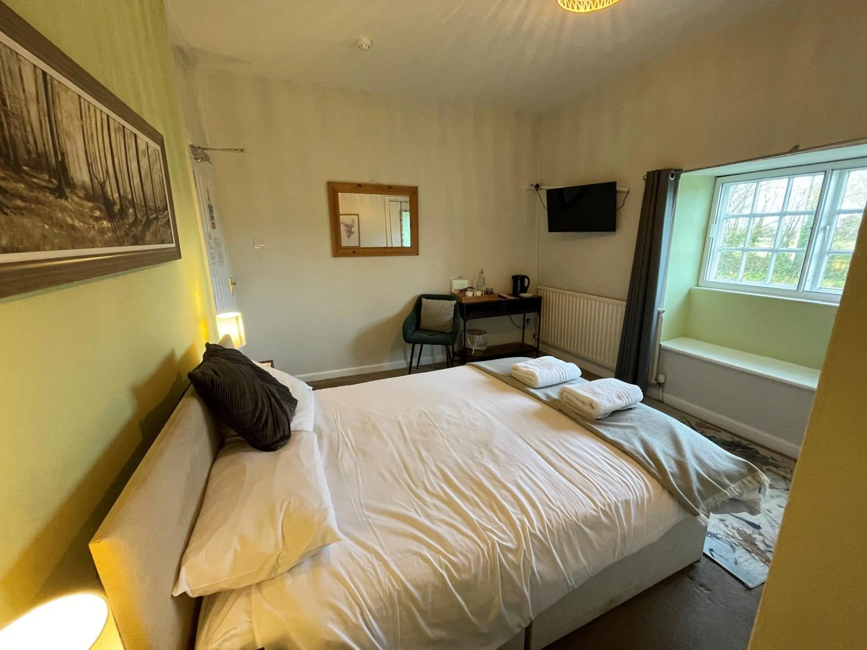 Bedroom, Bed in Red Lion