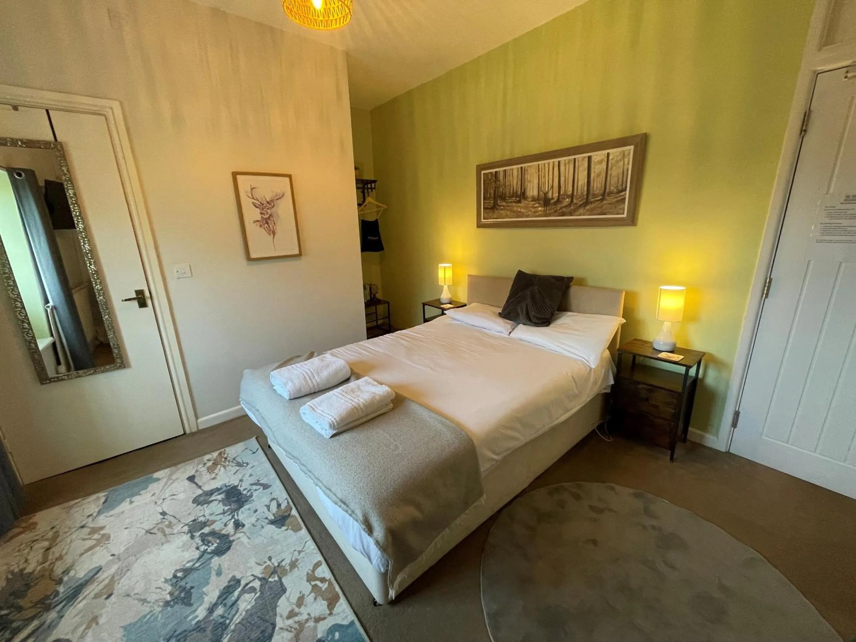 Bedroom, Bed in Red Lion