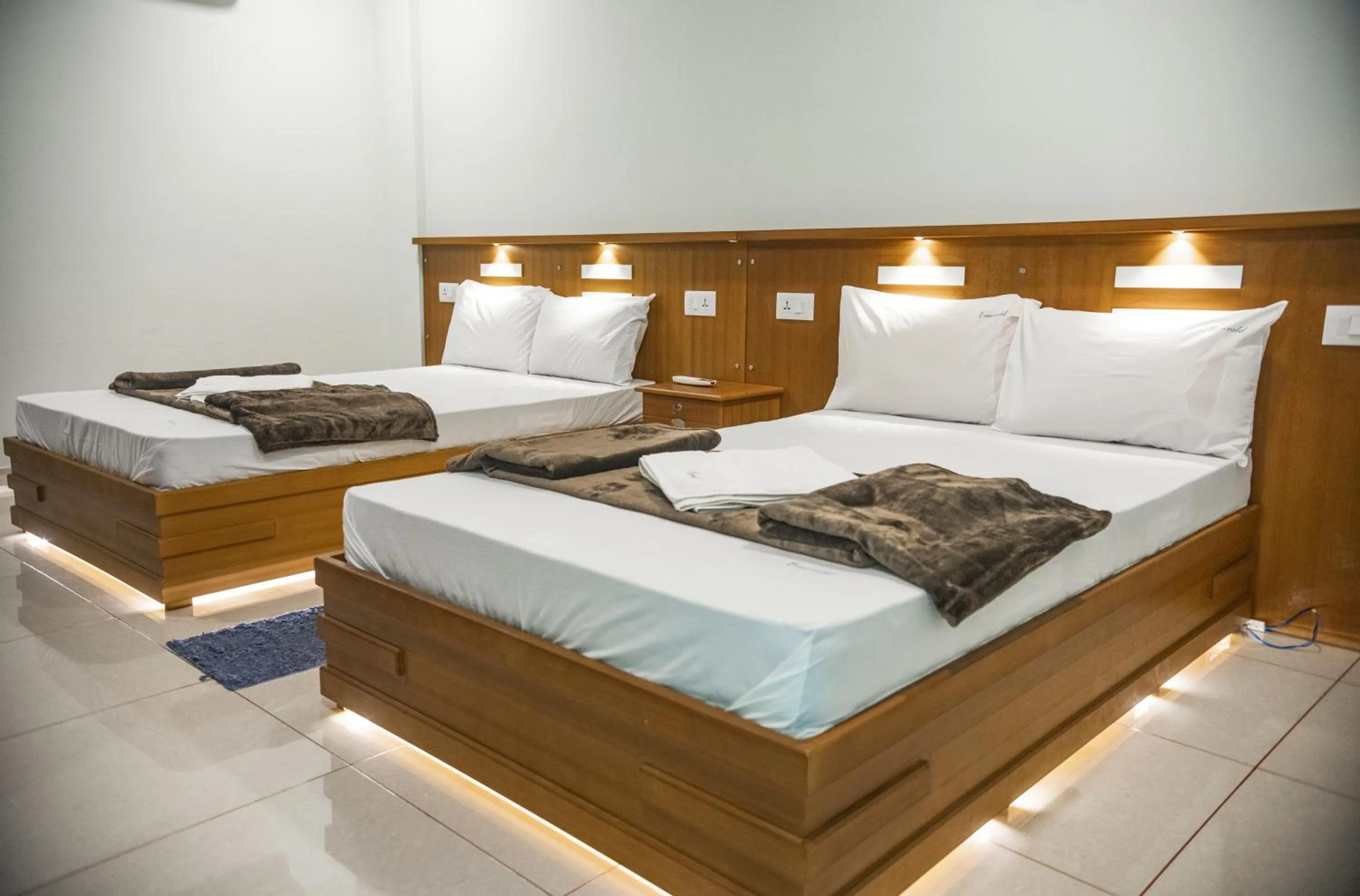 Photo of the whole room, Bed in Emerald Royal Residency