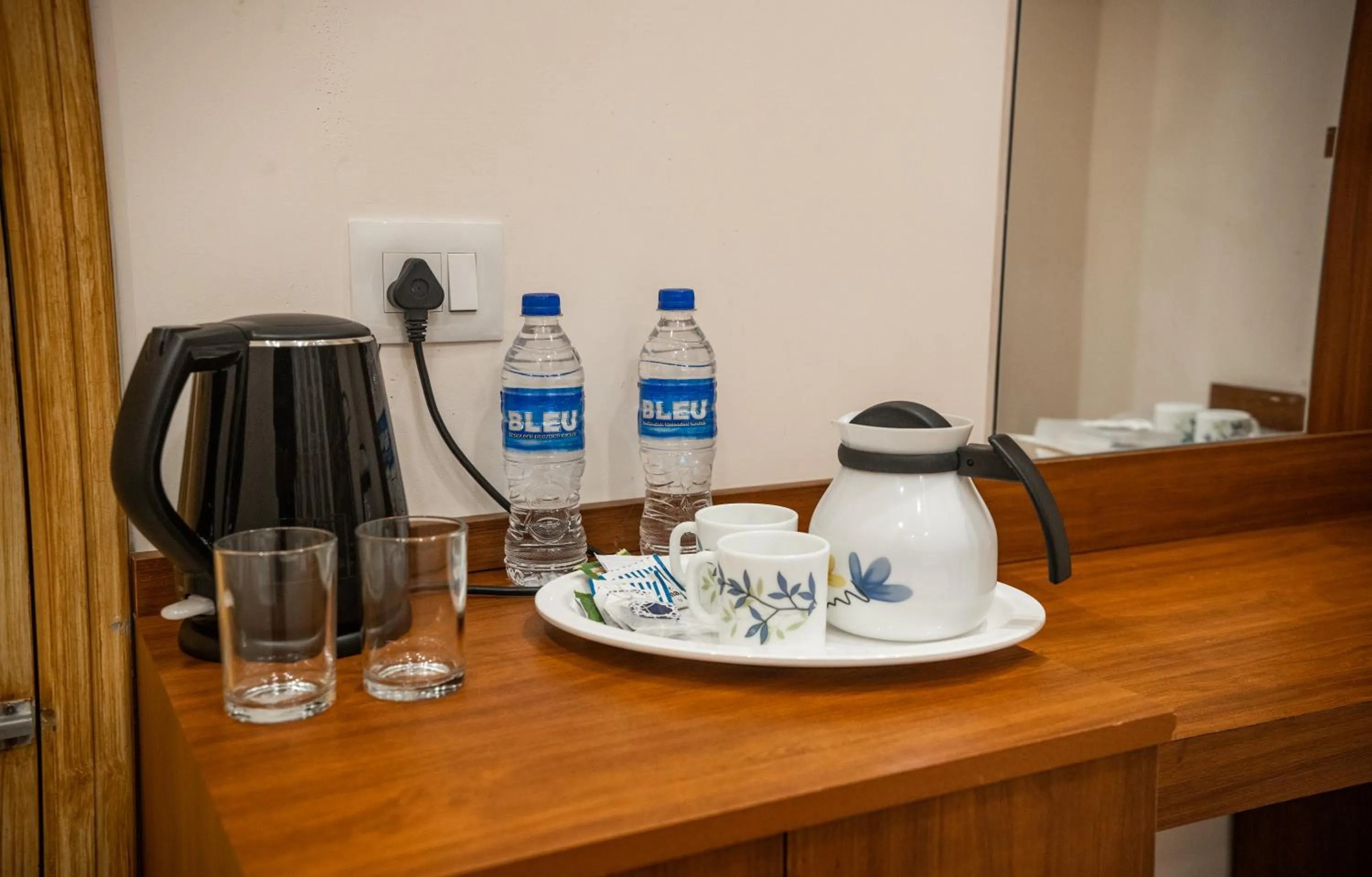 Restaurant/places to eat in Emerald Royal Residency