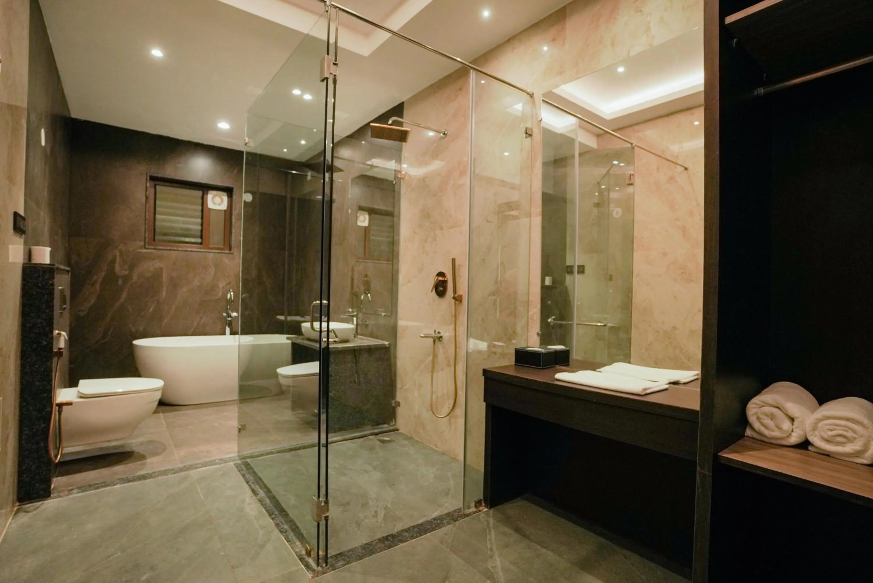 Shower in Royal Ritz